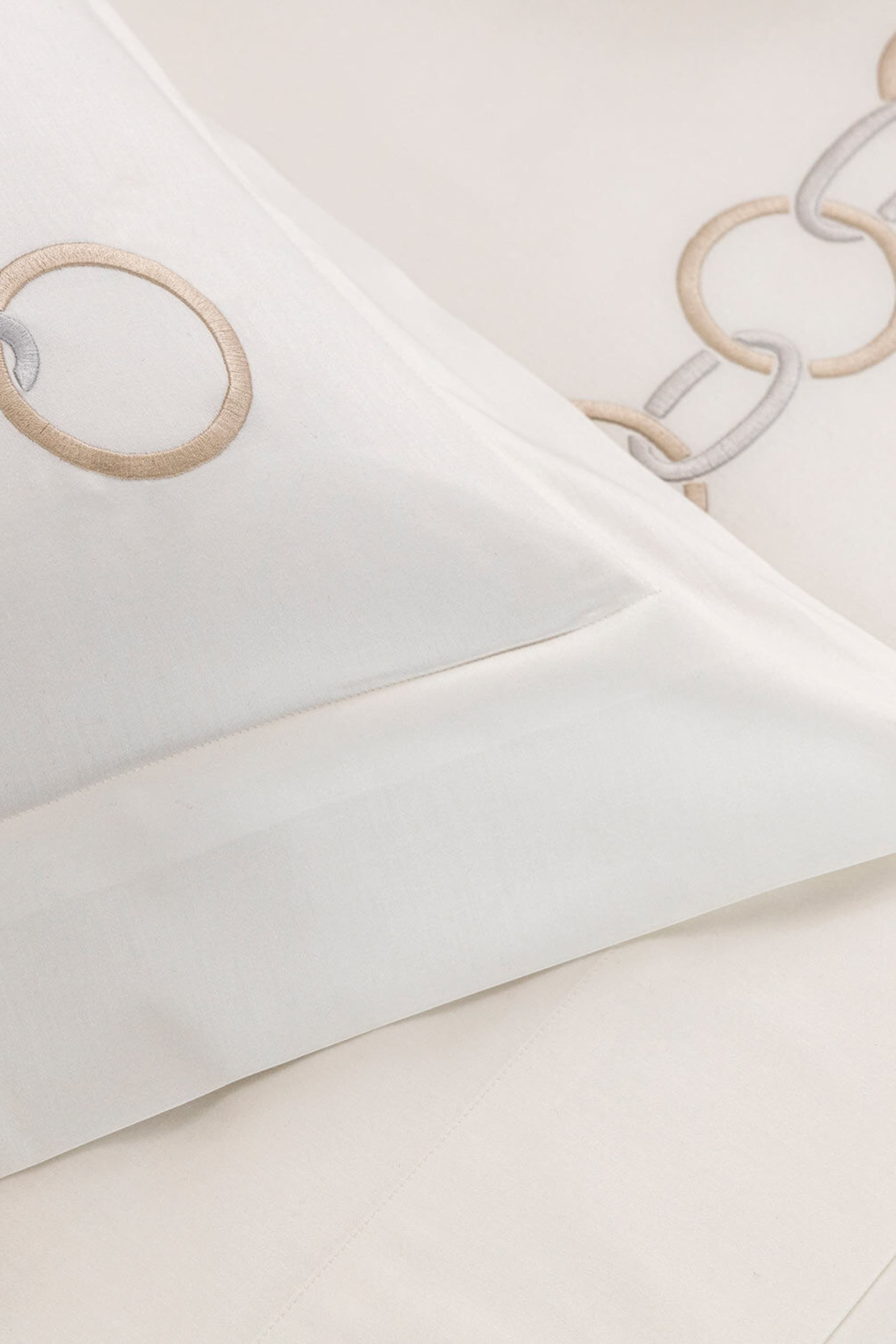 غطاء وسادة شام بتطريزات حلقات