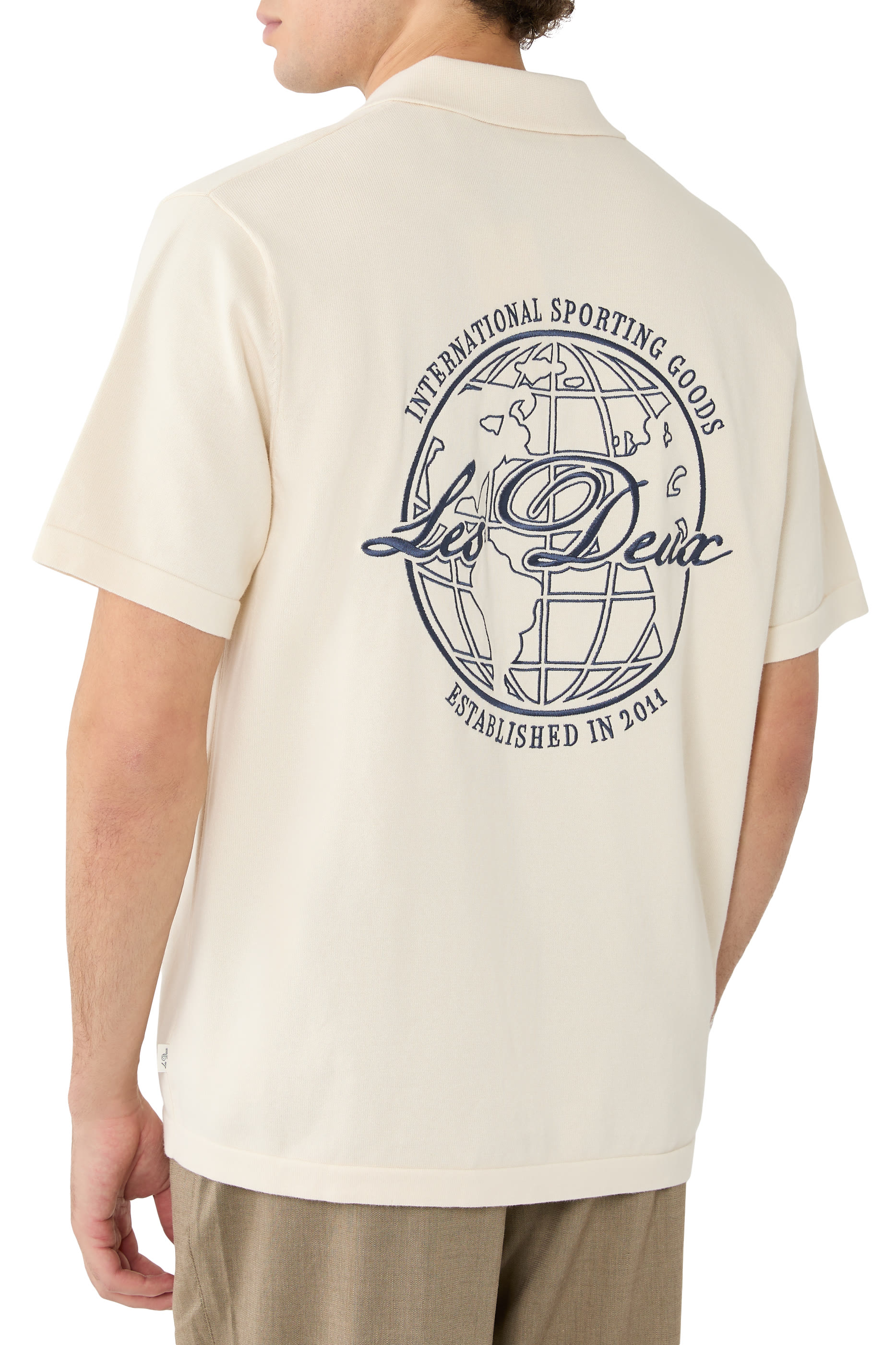 قميص إيميت بطبعة كرة أضية بأكمام قصيرة منسوج