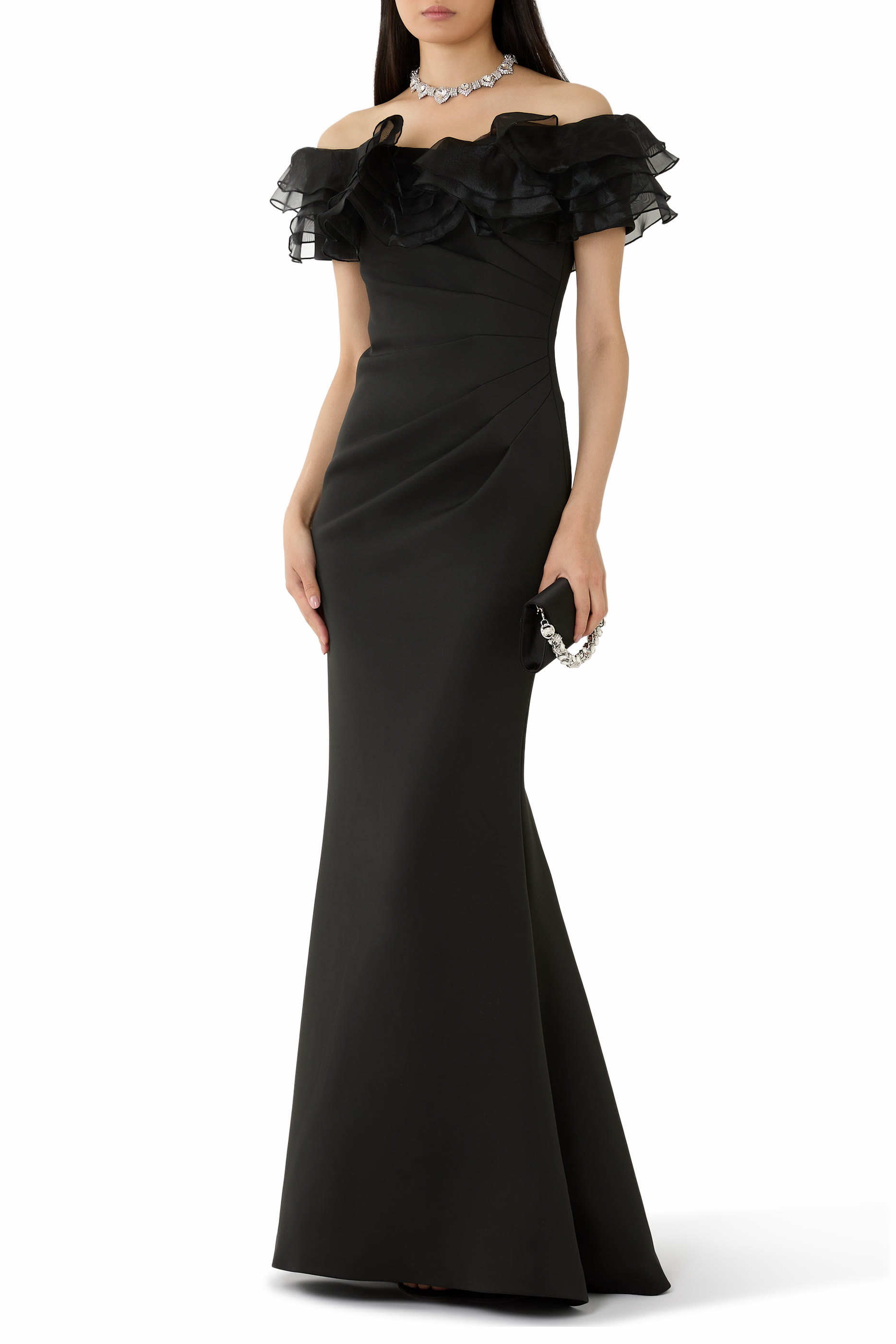 فستان سهرة بأكتاف مكشوفة وكشكش