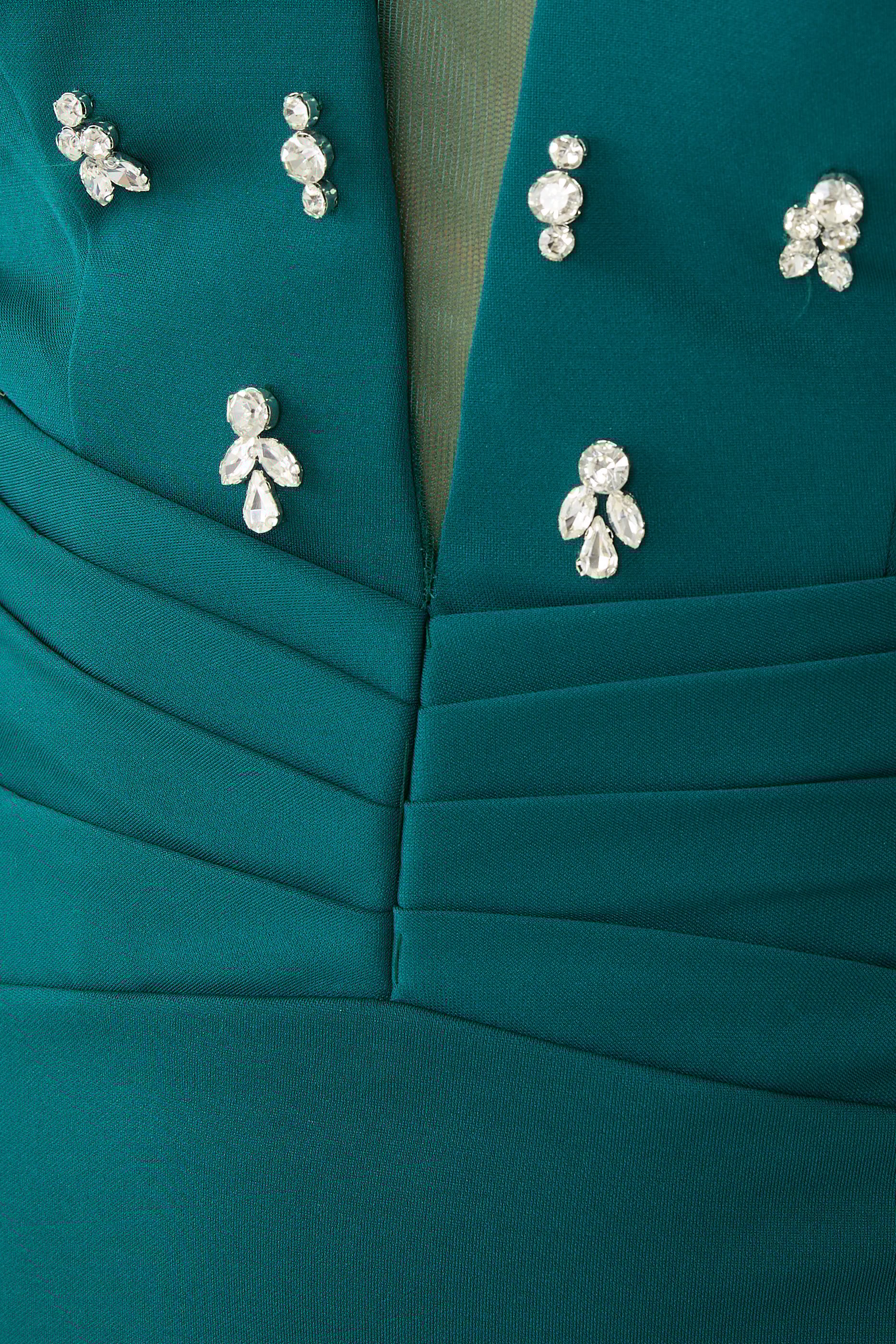 فستان سهرة بكاب وتطريزات بالترتر