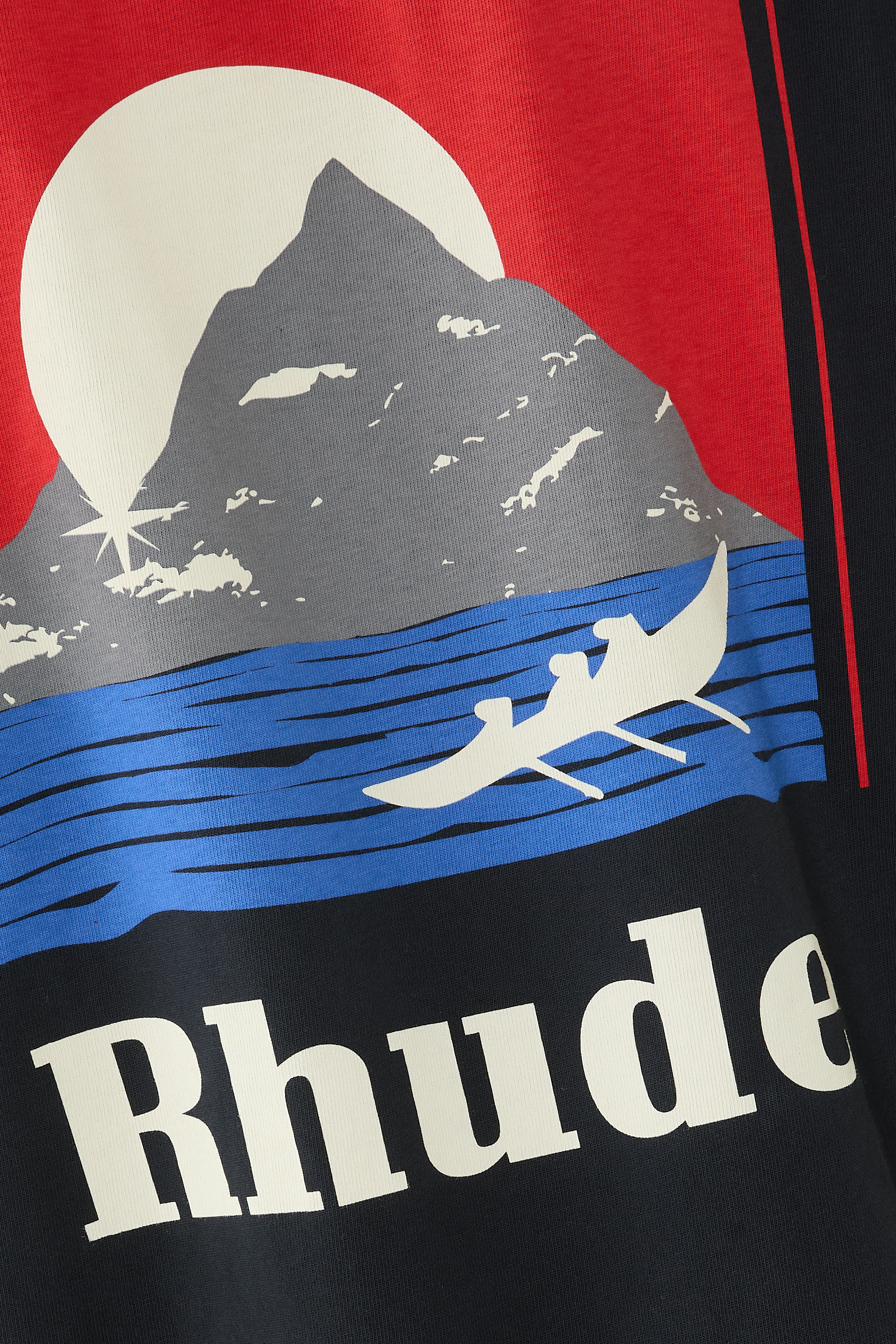 تيشيرت بنقشة قوارب تحت ضوء القمر