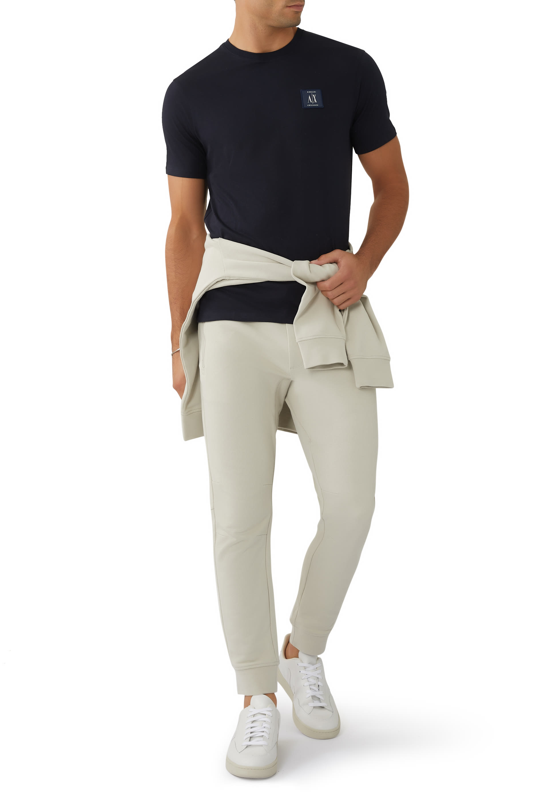 تيشيرت بطبعات شعار الماركة