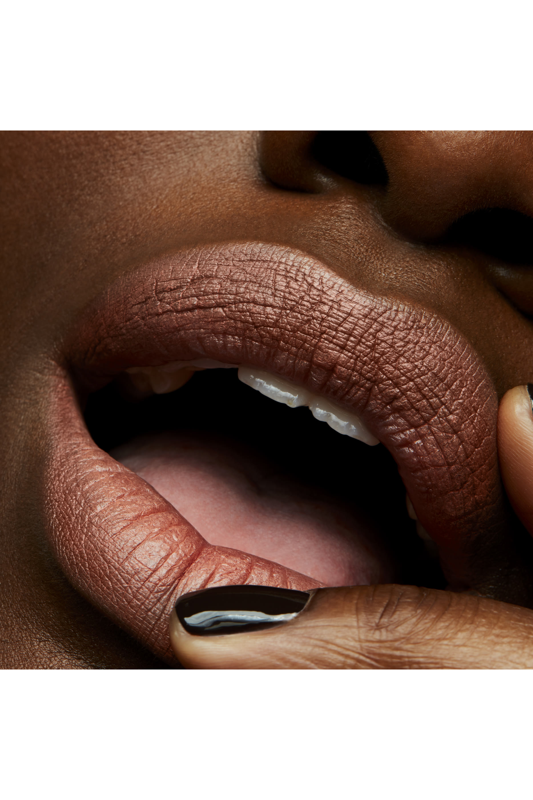 أحمر شفاه غير لامع