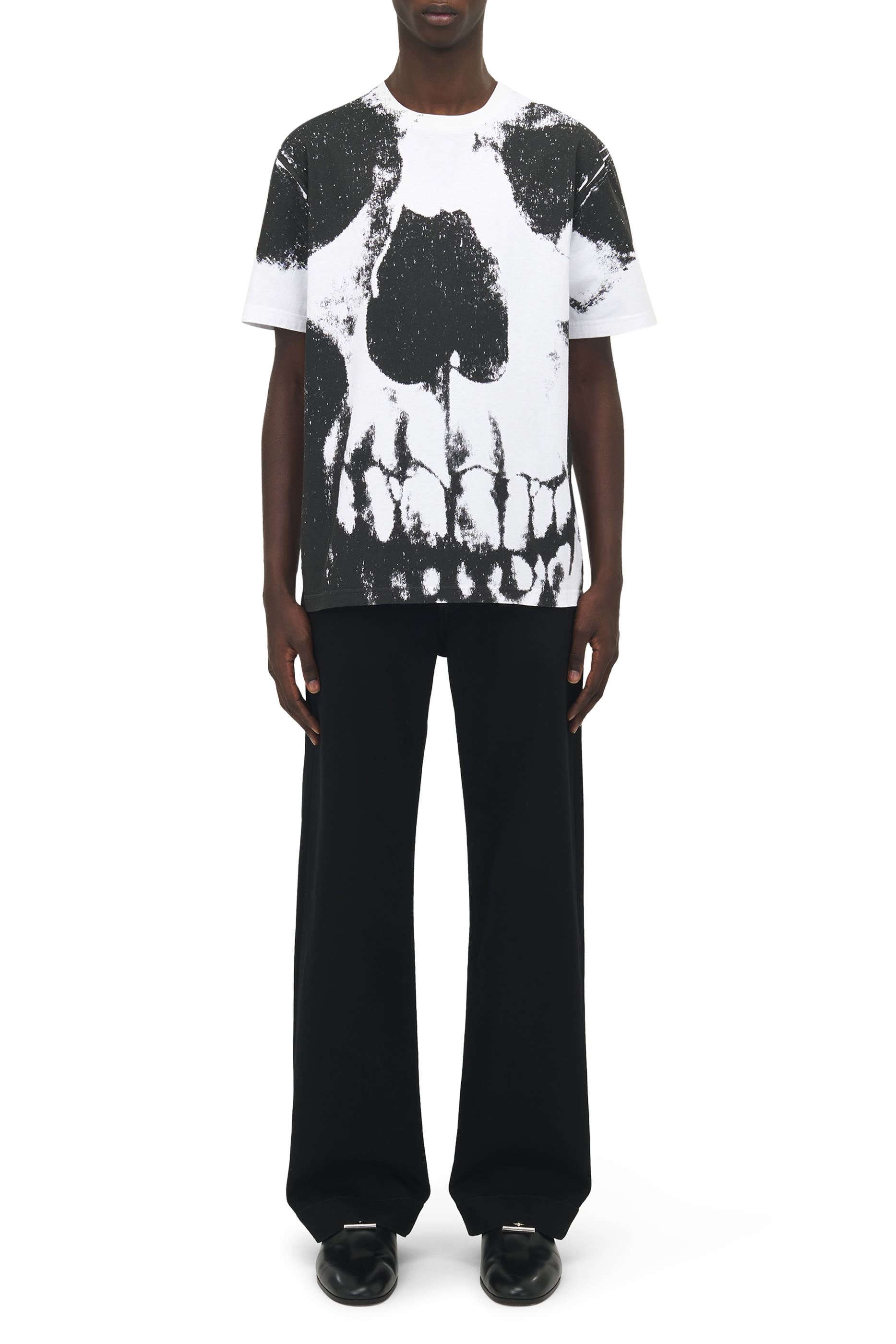 تيشيرت بشعار الماركة