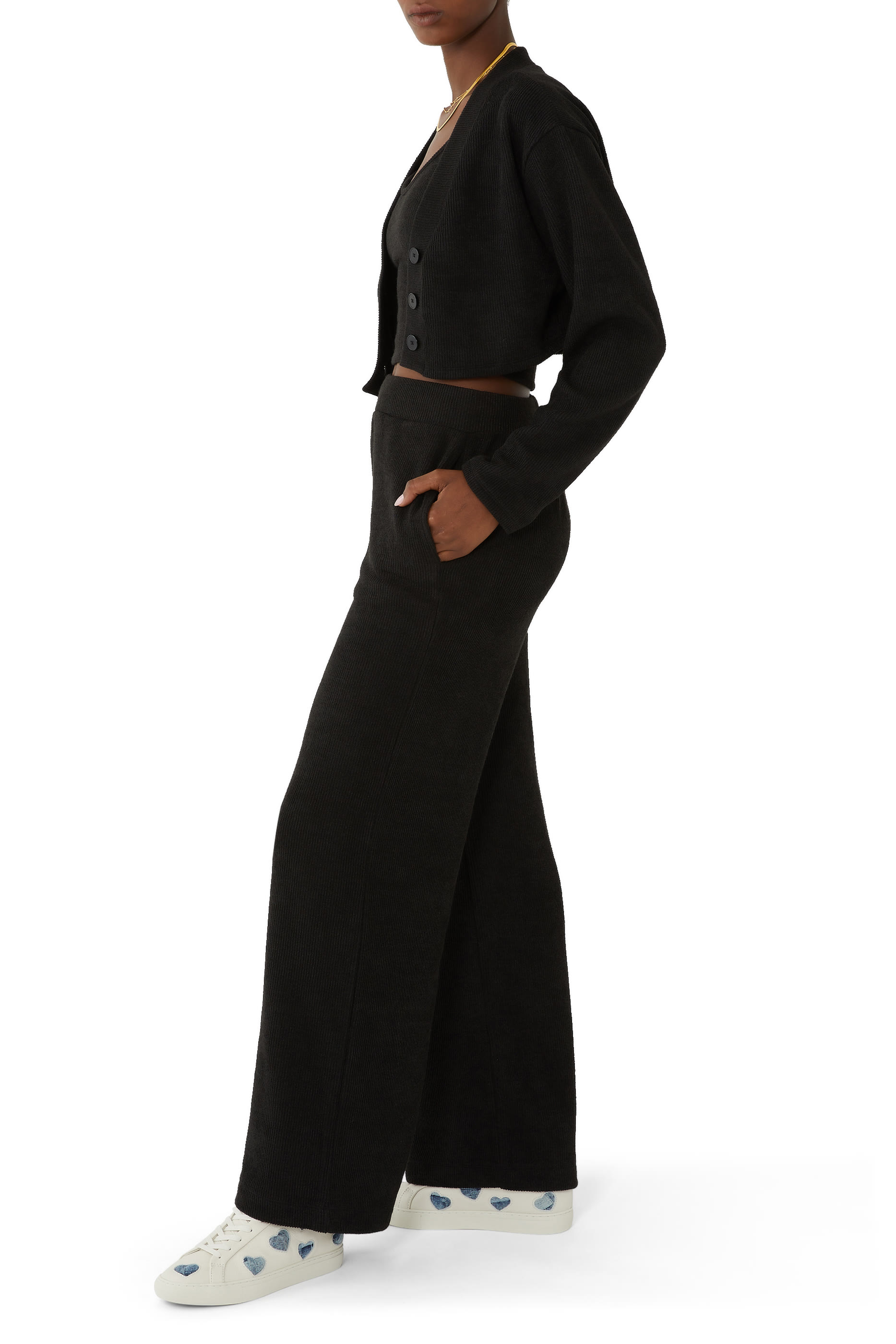 سنيكرز لين بنقشة قلوب