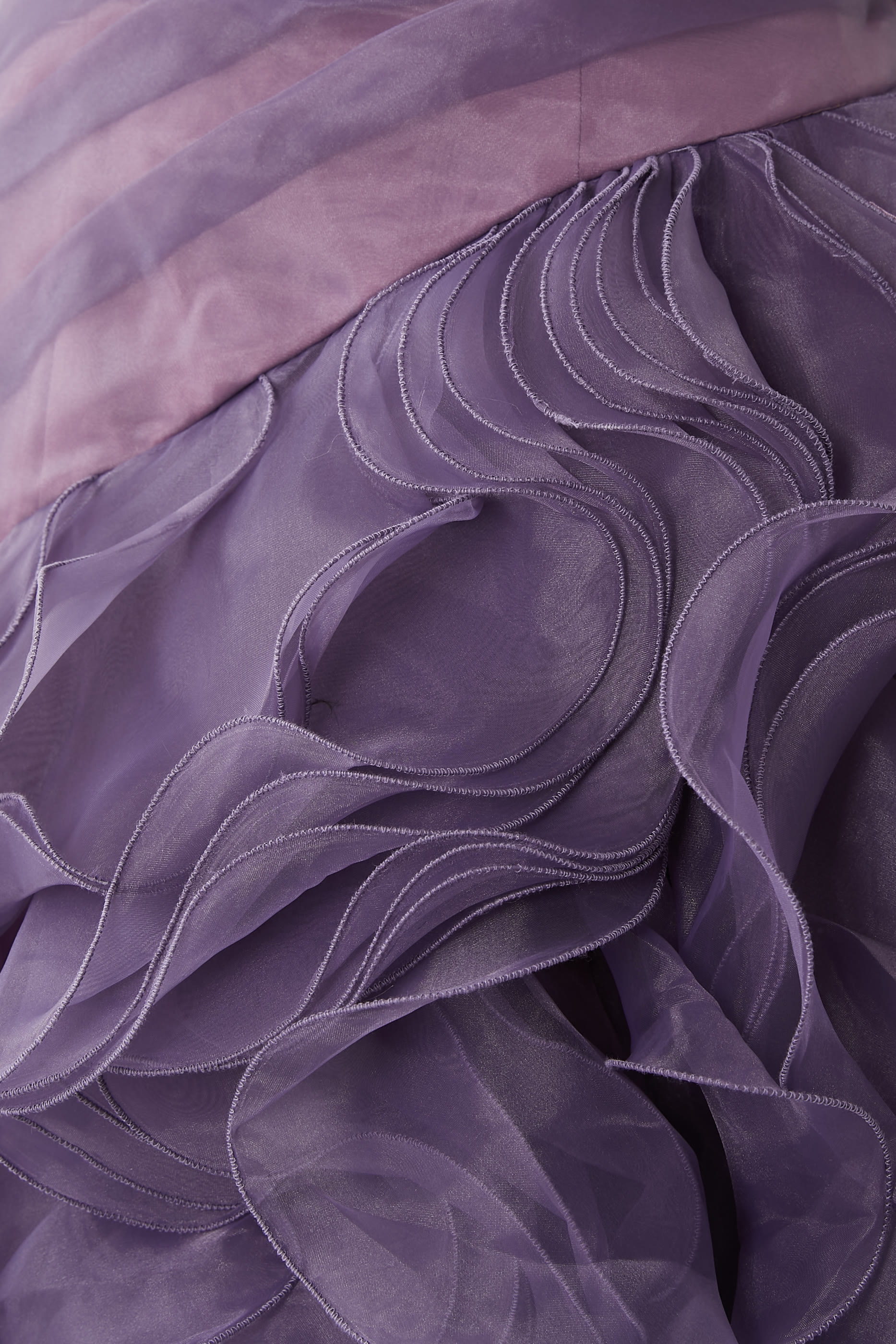 فستان سهرة بلا حمالات