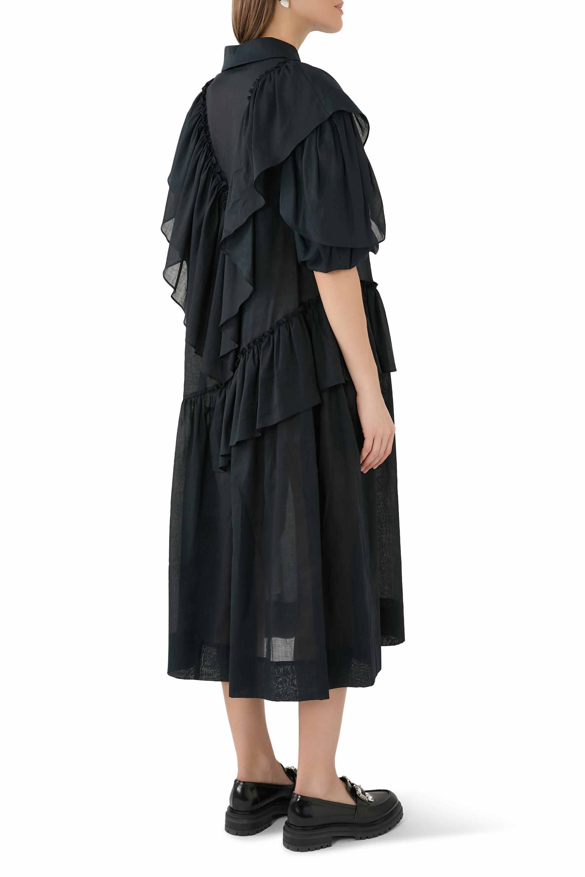 فستان بكشكش وأكمام بتلات  