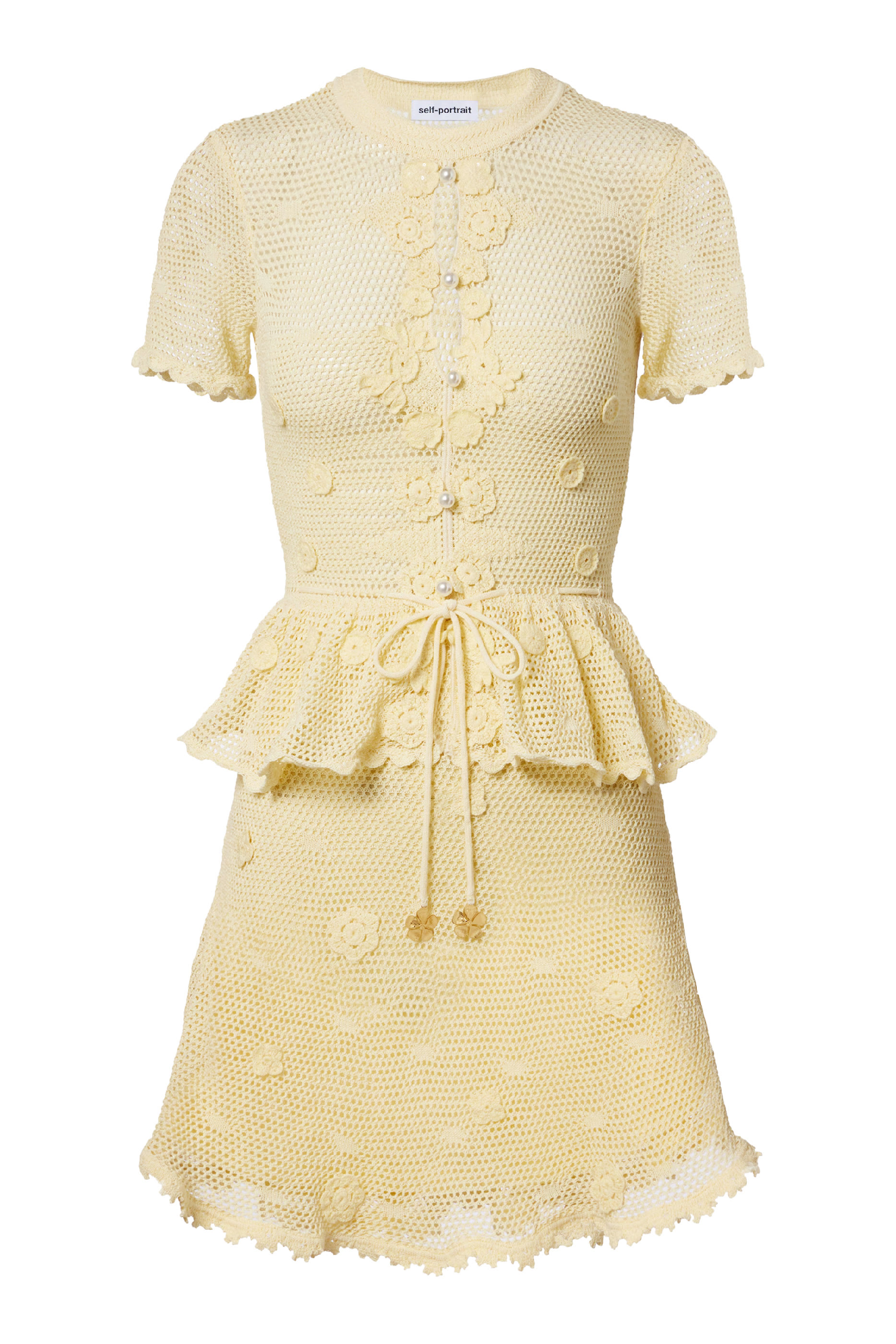 فستان قصير كروشيه مزين بزهور