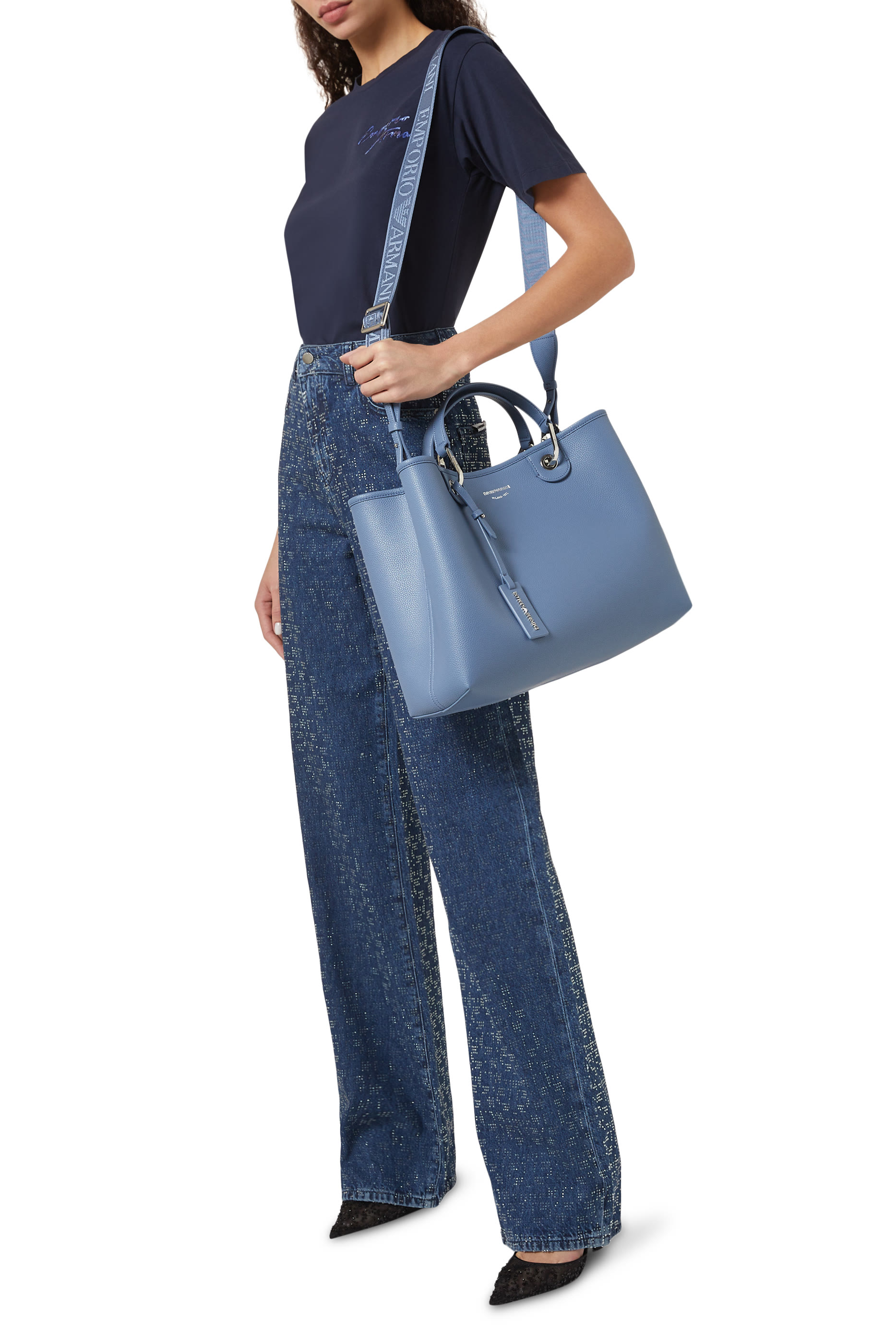 حقيبة يد بشعار الماركة