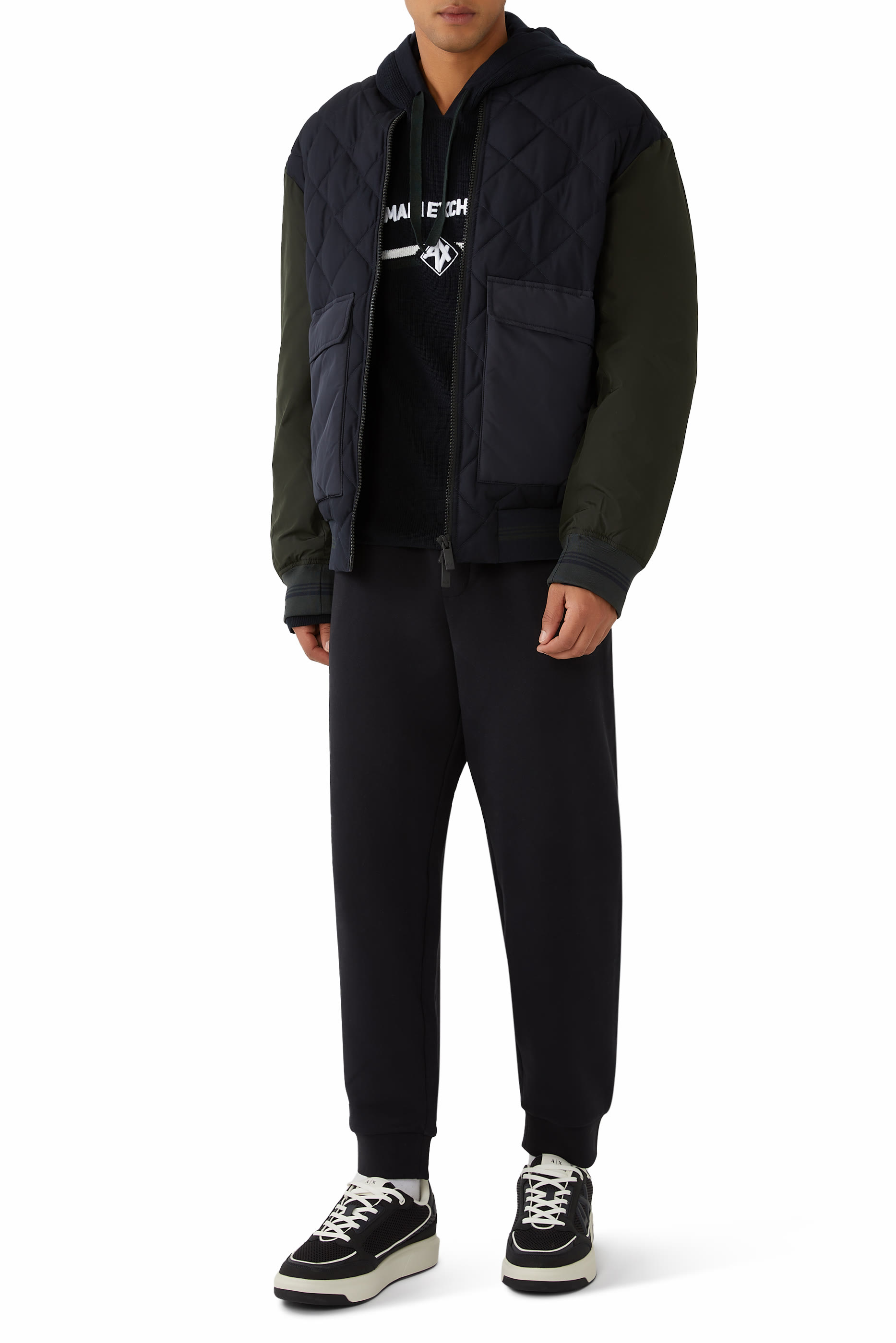 سنيكرز قماش شبكي بشعار الماركة