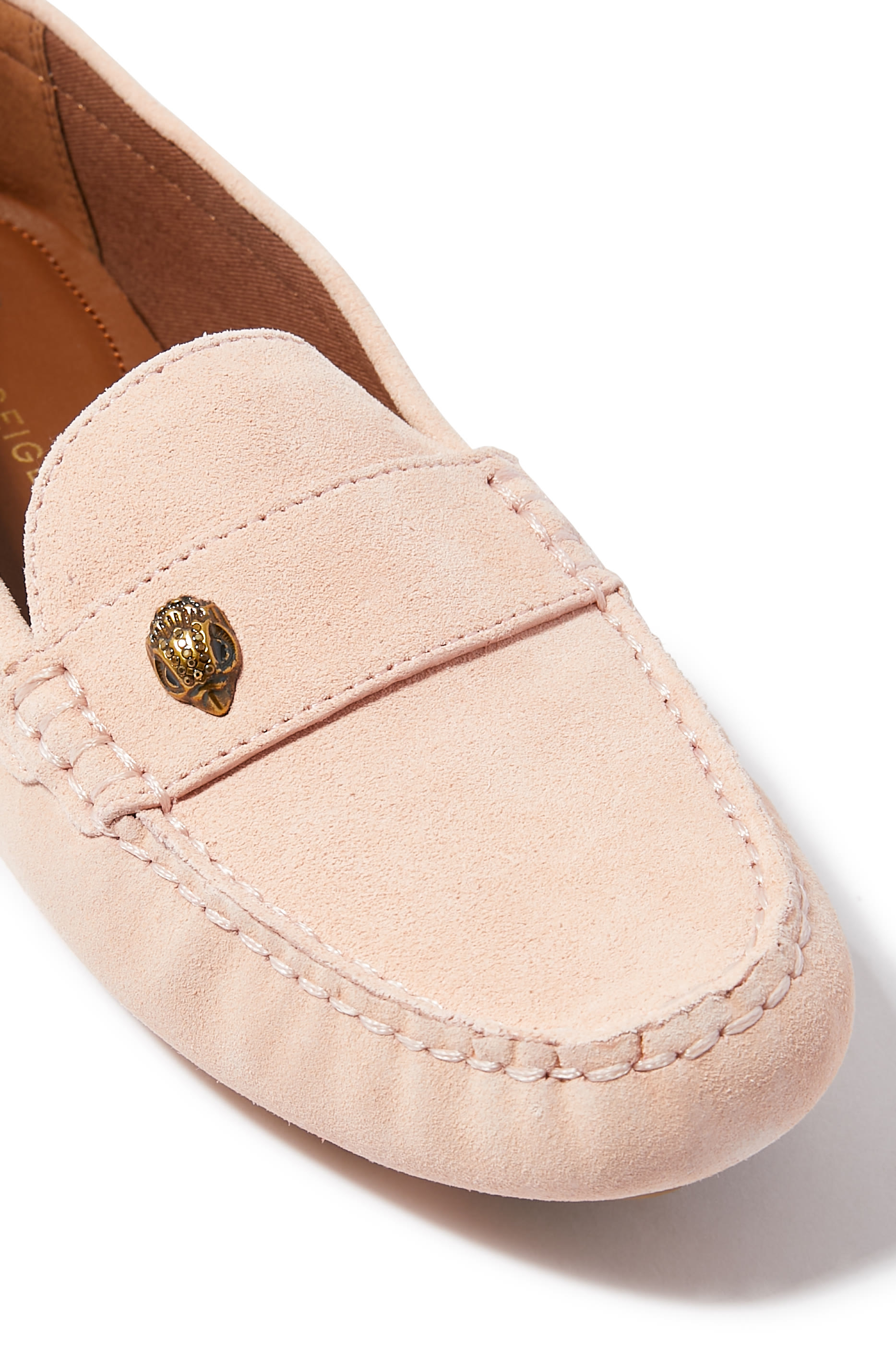 حذاء درايفر بشعار الماركة