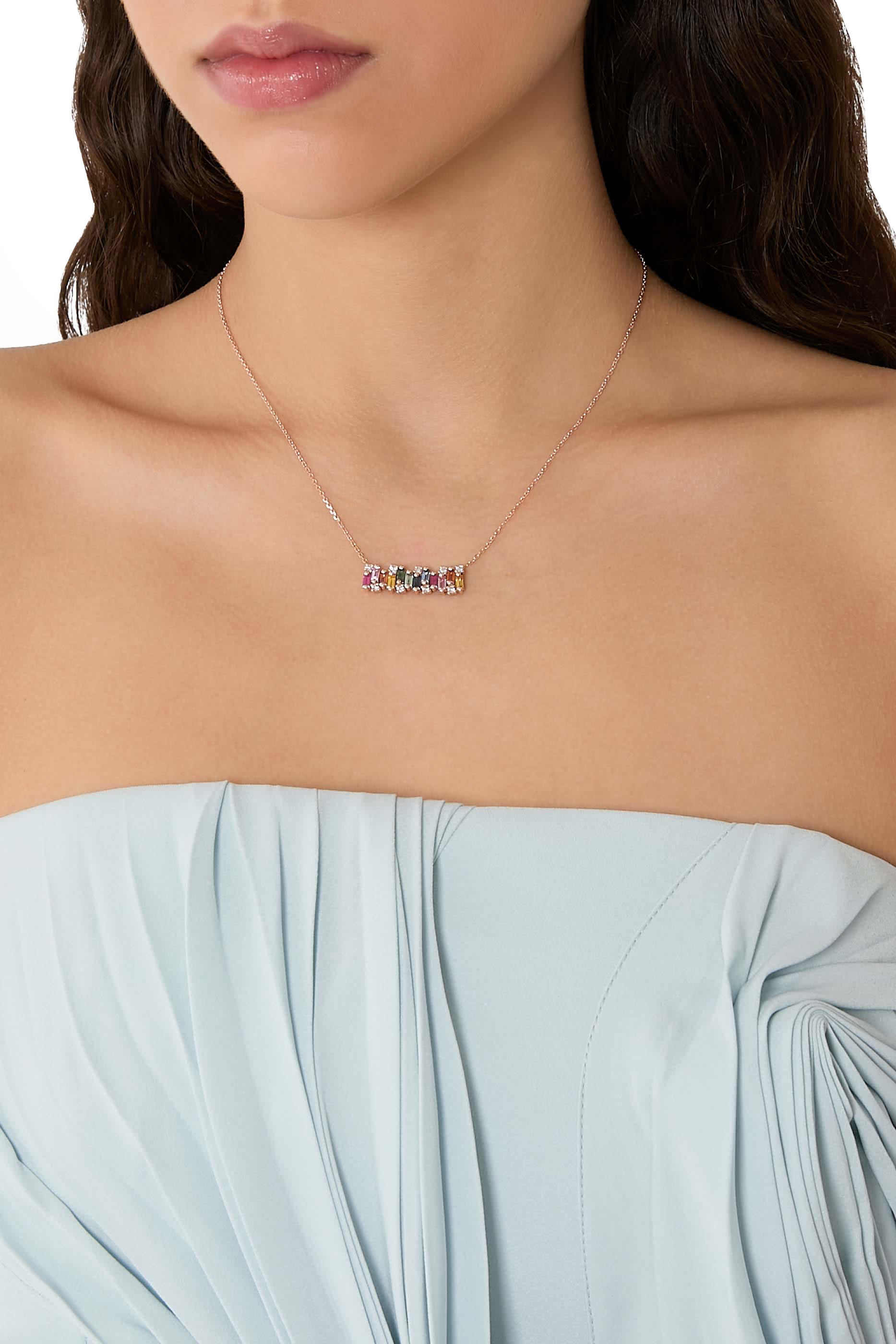 قلادة بقضيب مرصع بياقوت بألوان قوس قزح مستطيل وماس أبيض، ذهب وردي عيار 18