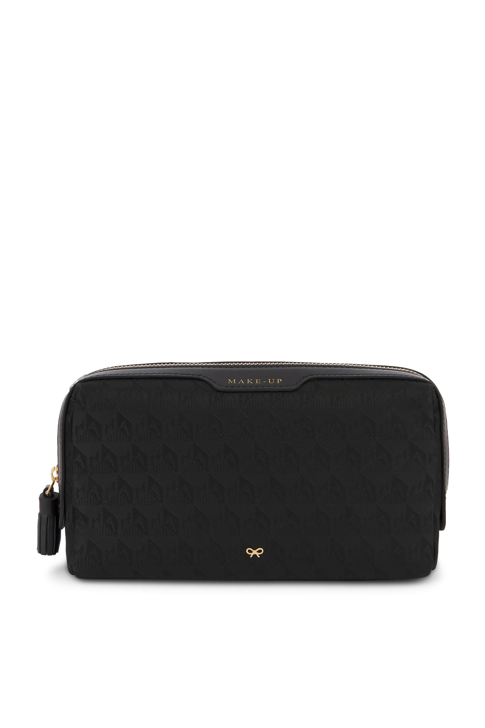 حقيبة مكياج صغيرة بشعار الماركة