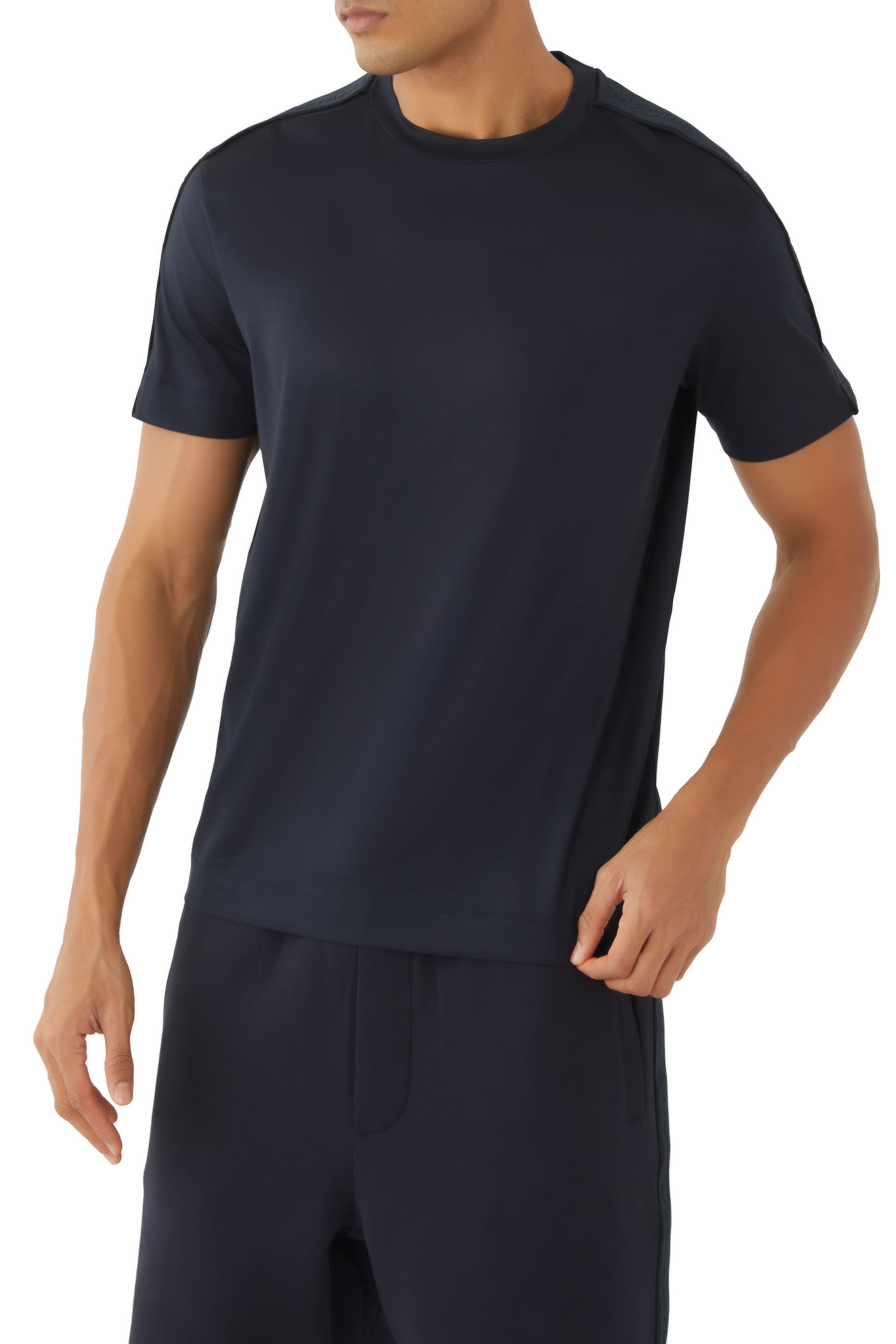 تيشيرت بشريط بشعار الماركة