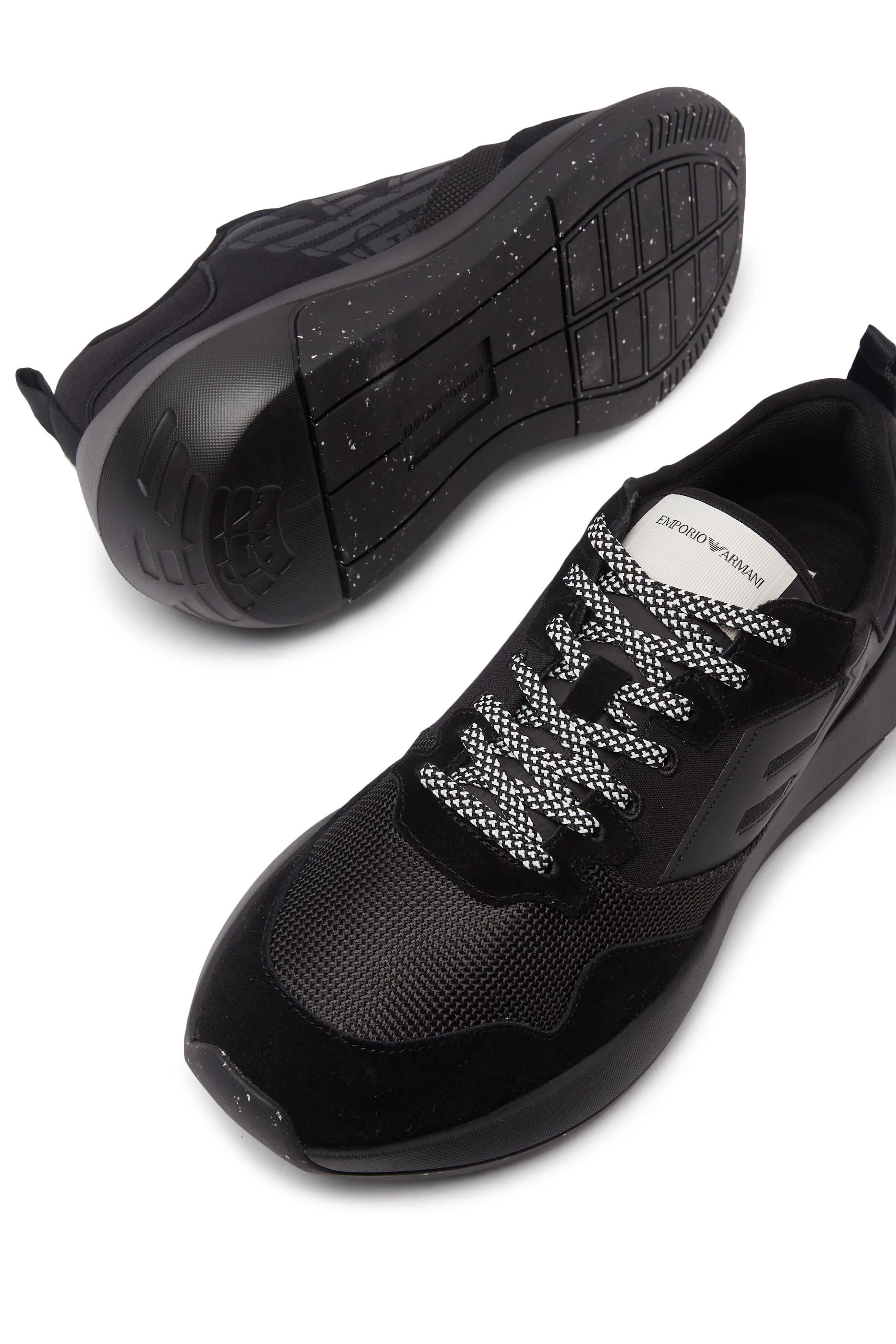 سنيكرز بشعار الماركة