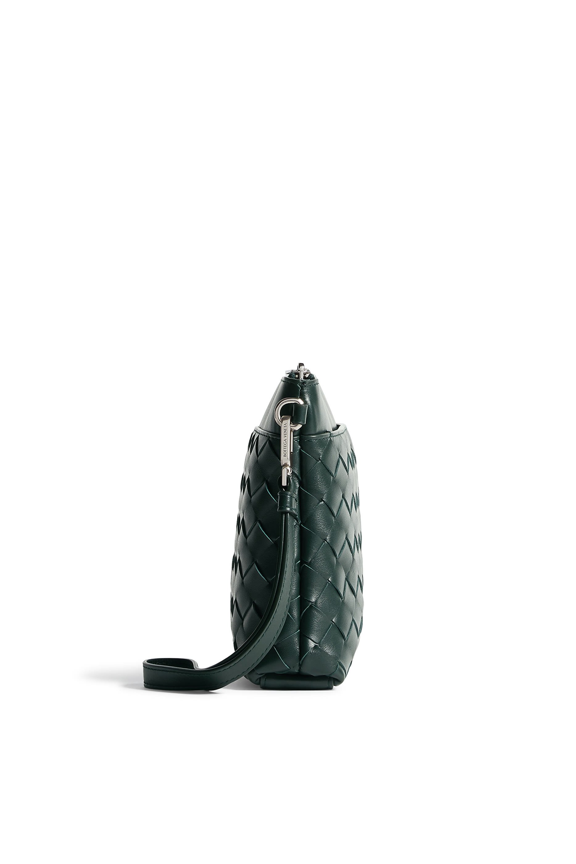 حقيبة صغيرة بريسم بتصميم مجدول