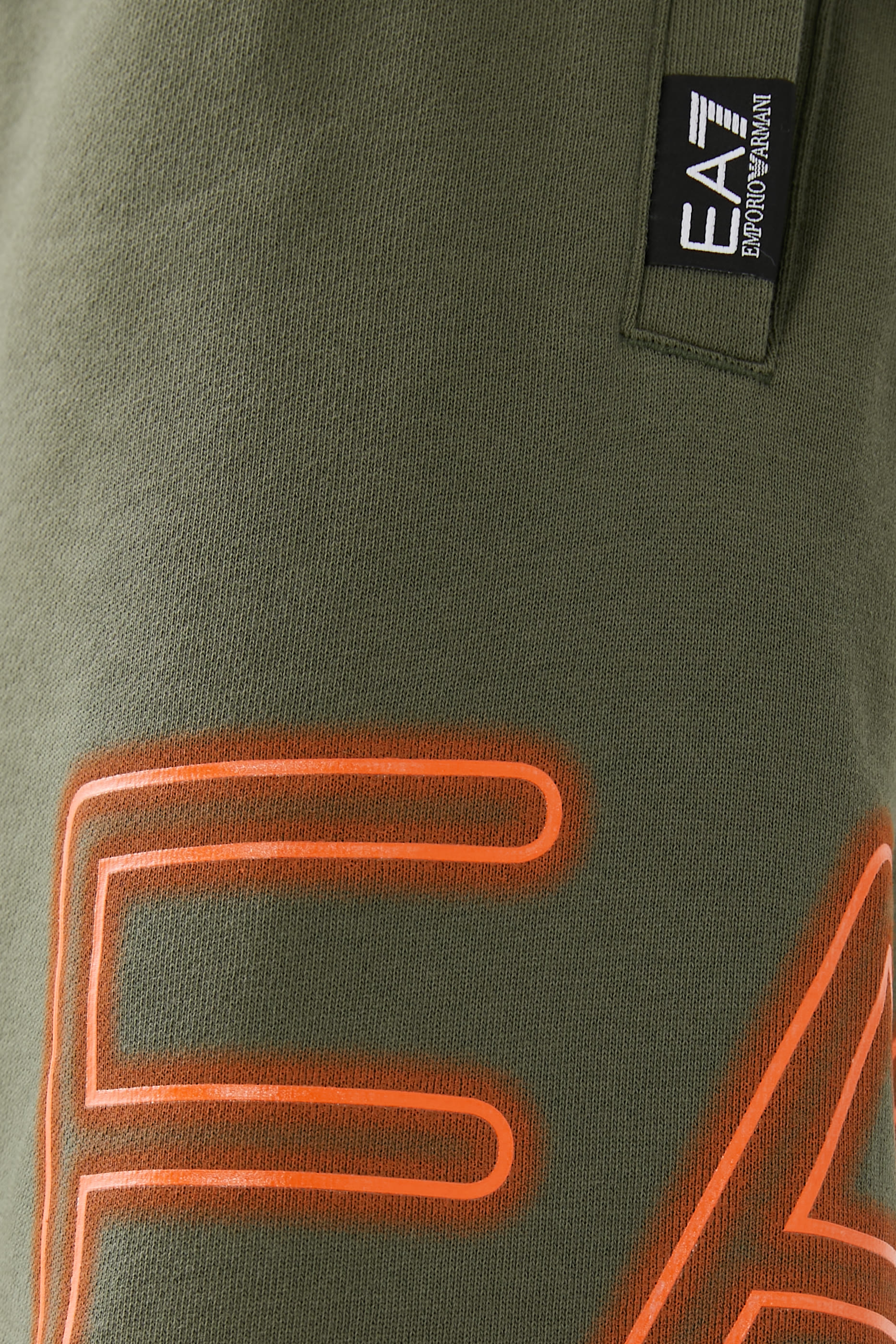 شورت رياضي بشعار الماركة