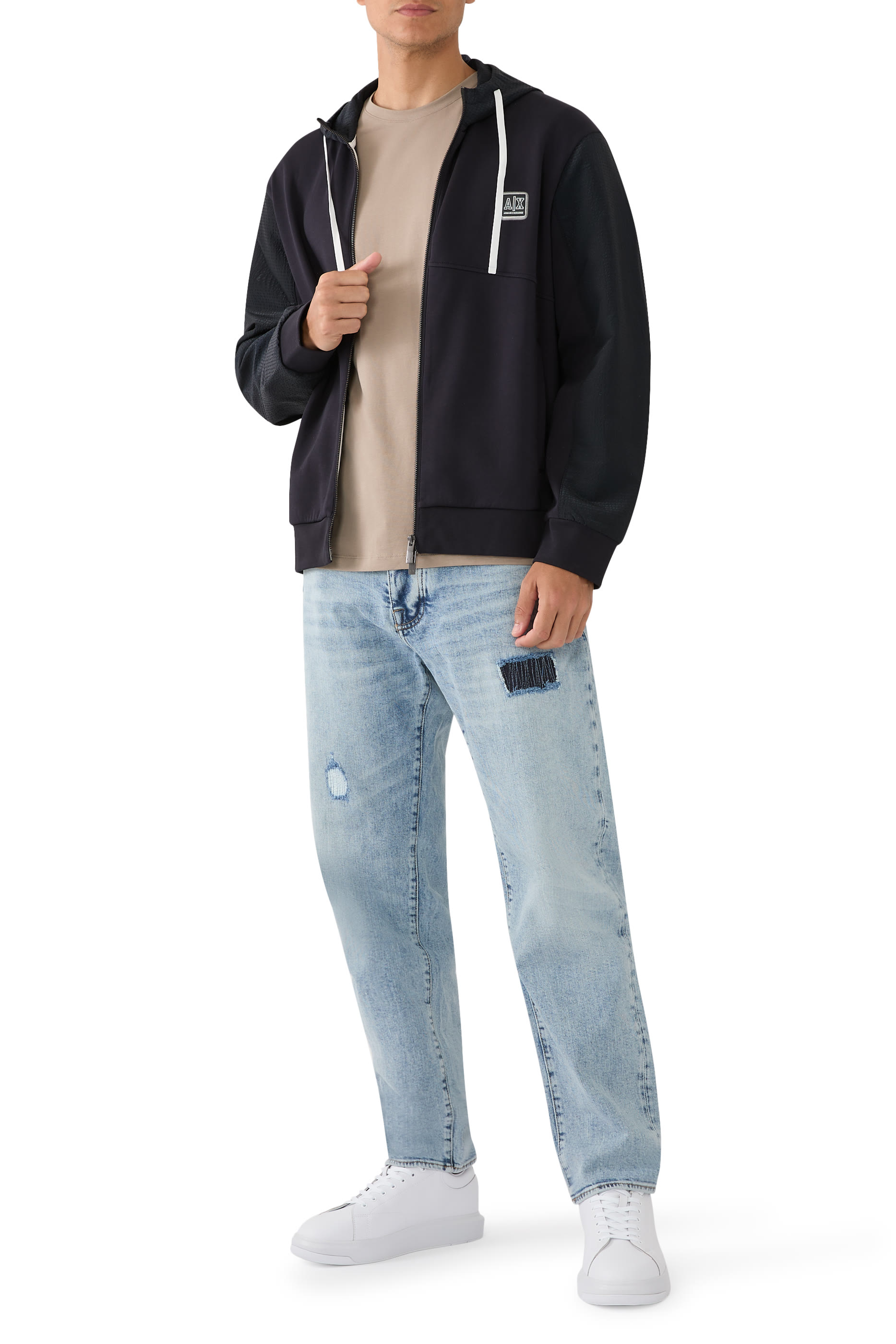 تيشيرت بشعار الماركة بتصميم دائري