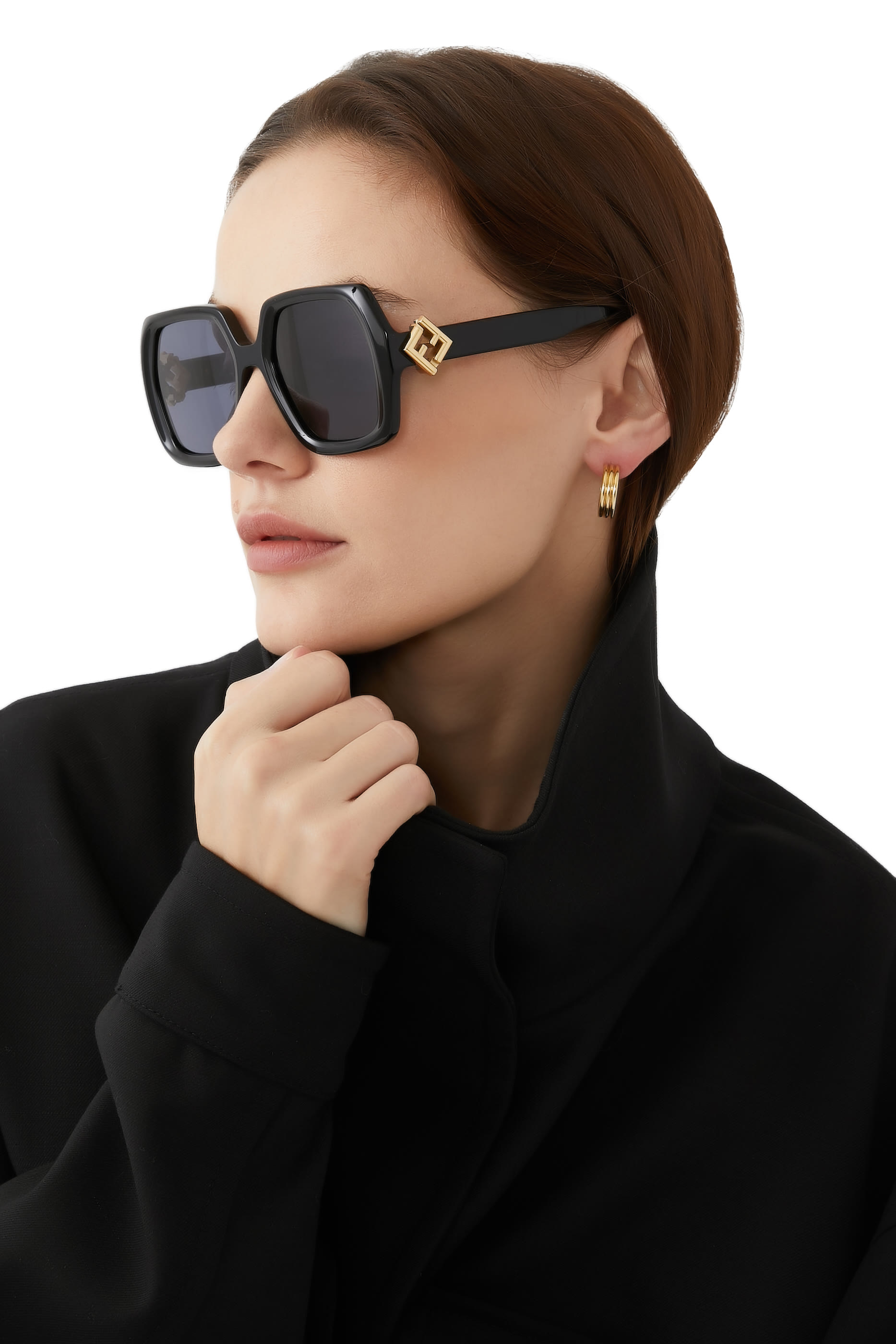 نظارة شمسية بحلية بشعار الماركة بتصميم معين