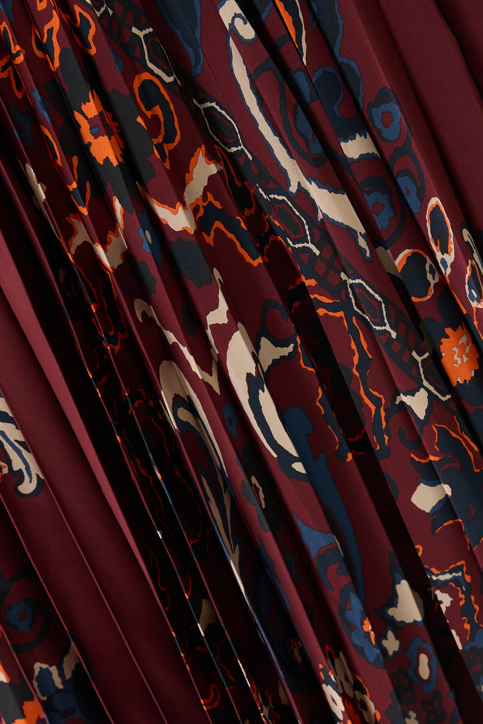 تنورة بنقشة أزهار