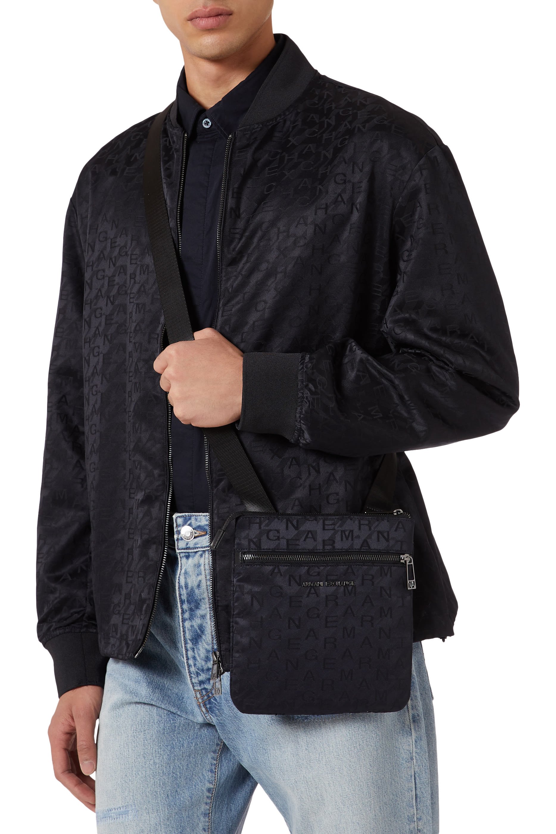 حقيبة كتف بشعار الماركة بالكامل 