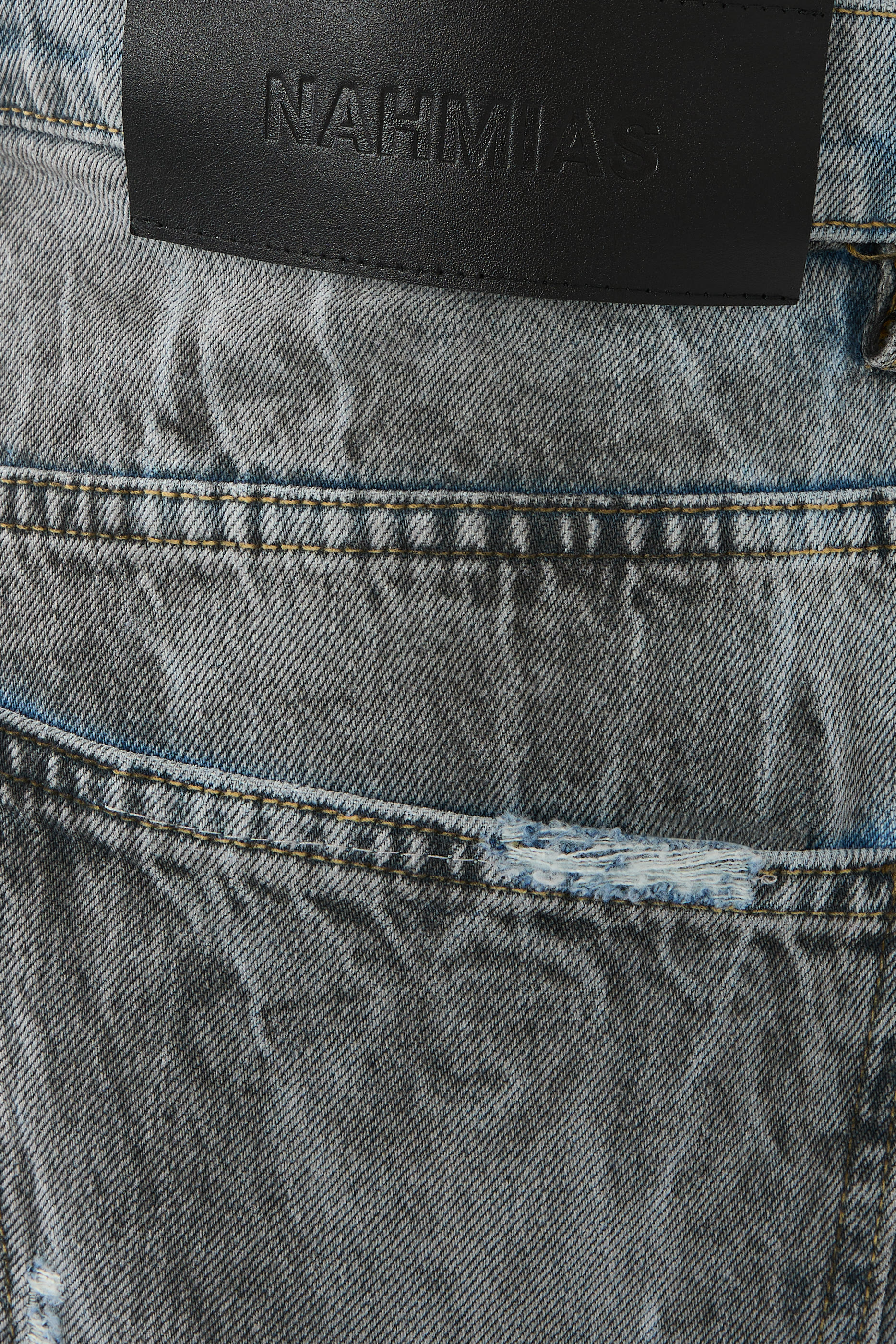 بنطال ثرسيد بقصة فضفاضة