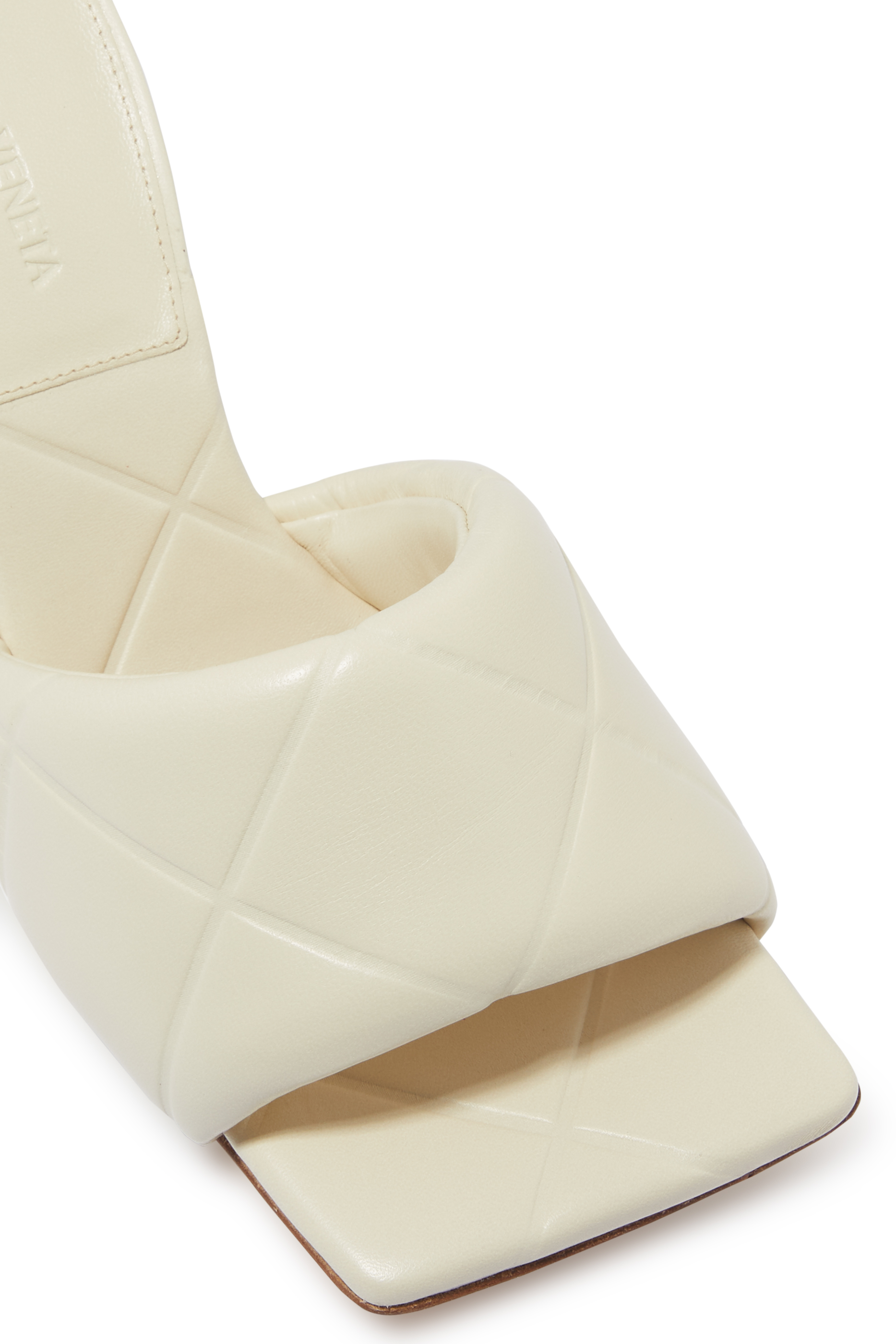 حذاء ليدو مفتوح من الخلف جلد