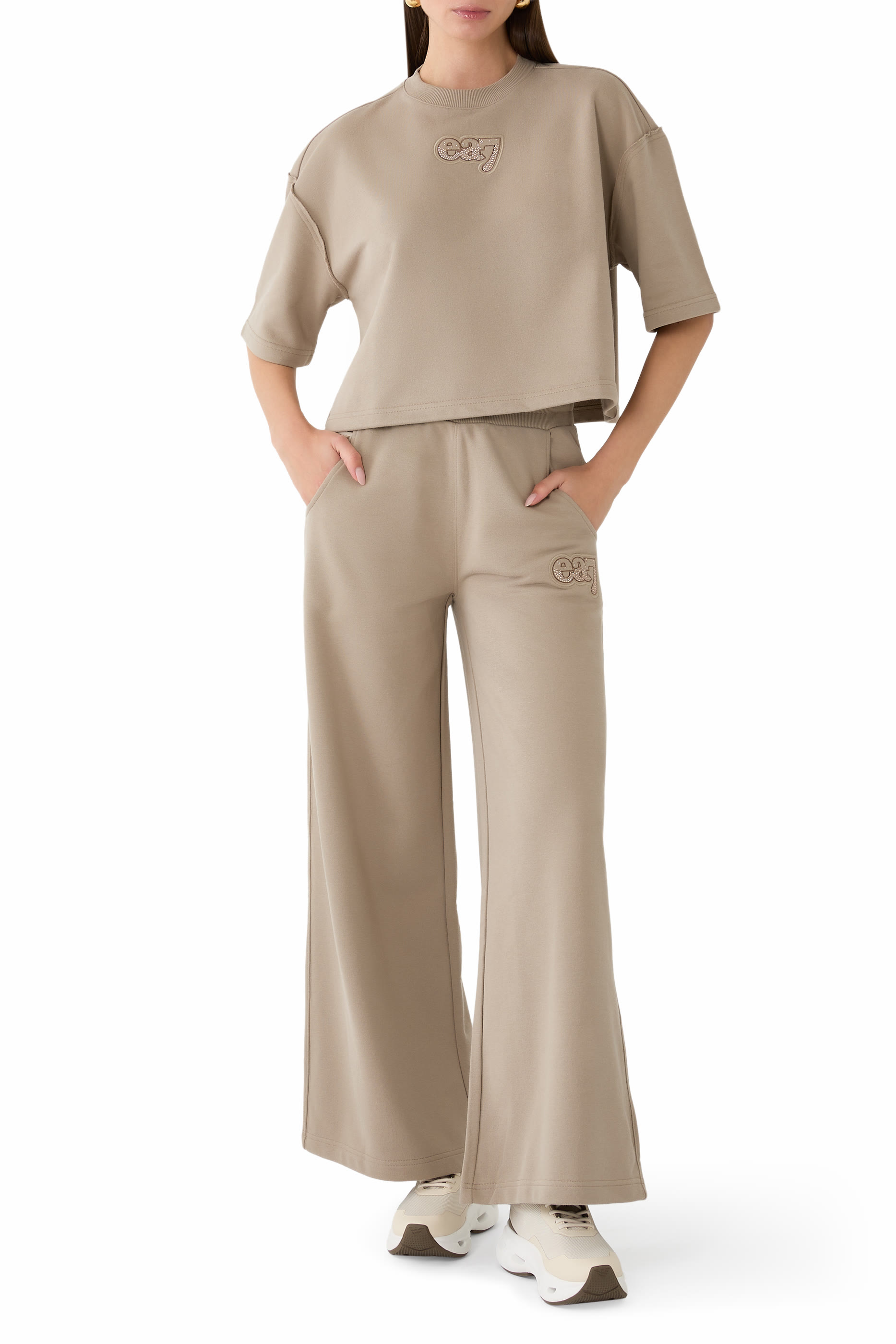 بنطال بشعار الماركة