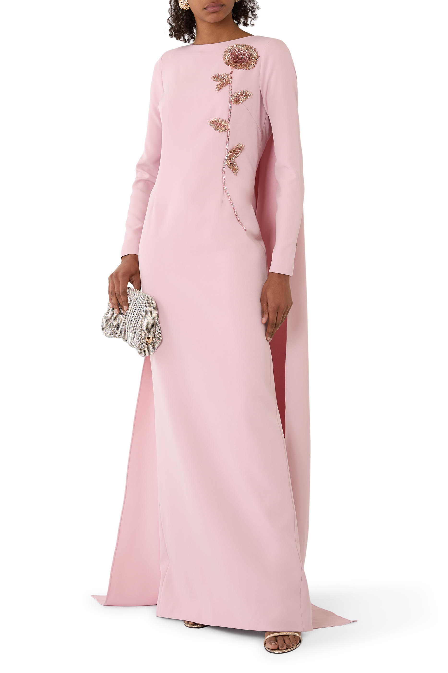 فستان سهرة كريب بجزء خلفي كاب وخرز مطرز بتصميم زهرة