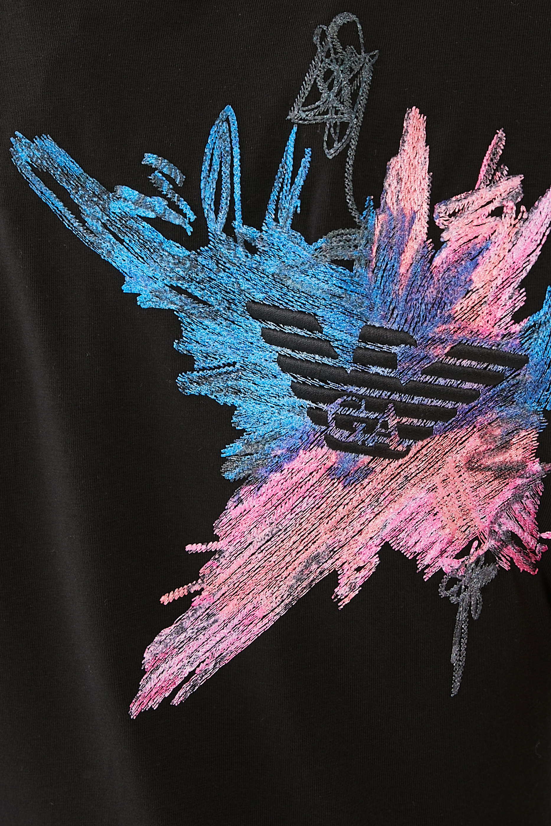 تيشيرت مطرز بشعار الماركة