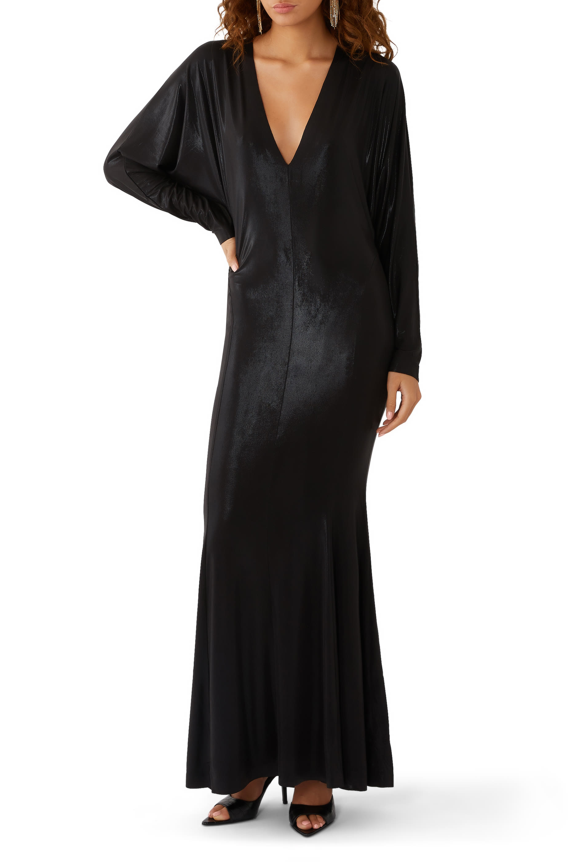 فستان سهرة دولان بقصة ذيل السمكة وياقة على شكل حرف V