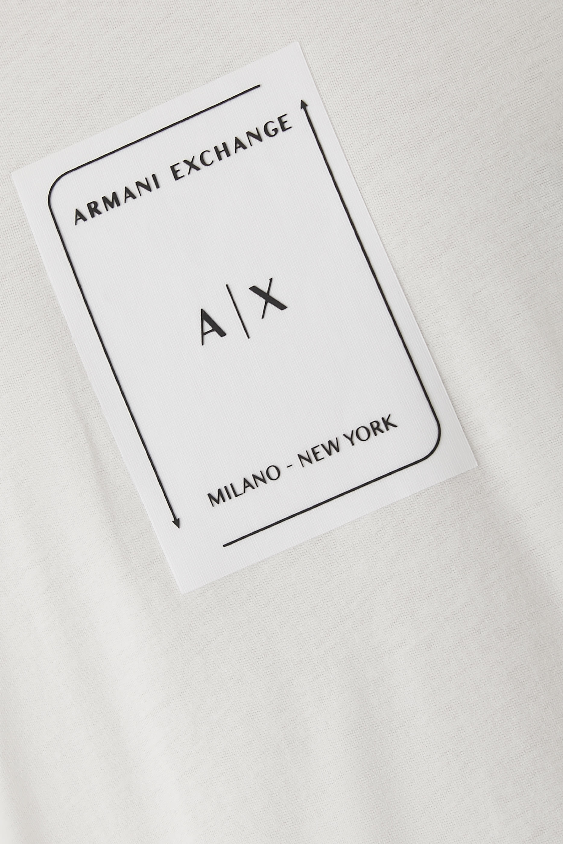 تيشيرت بشعار الماركة