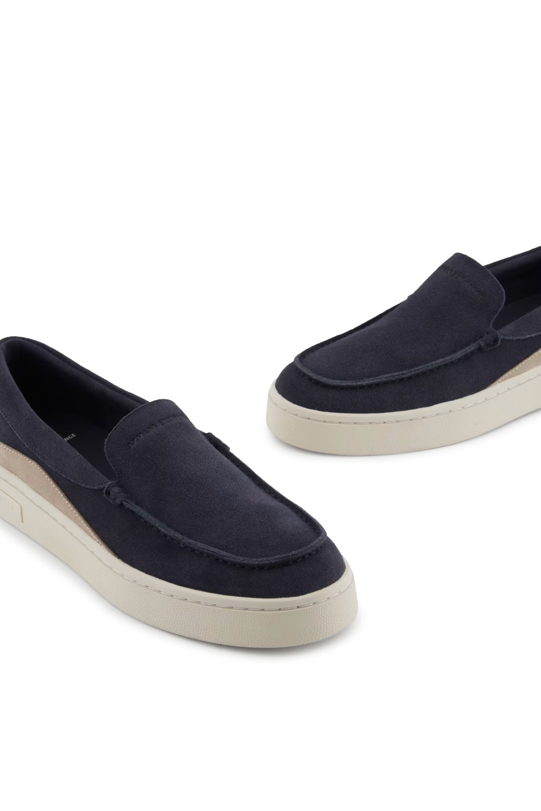 سنيكرز لندن بأربطة وحروف شعار الماركة