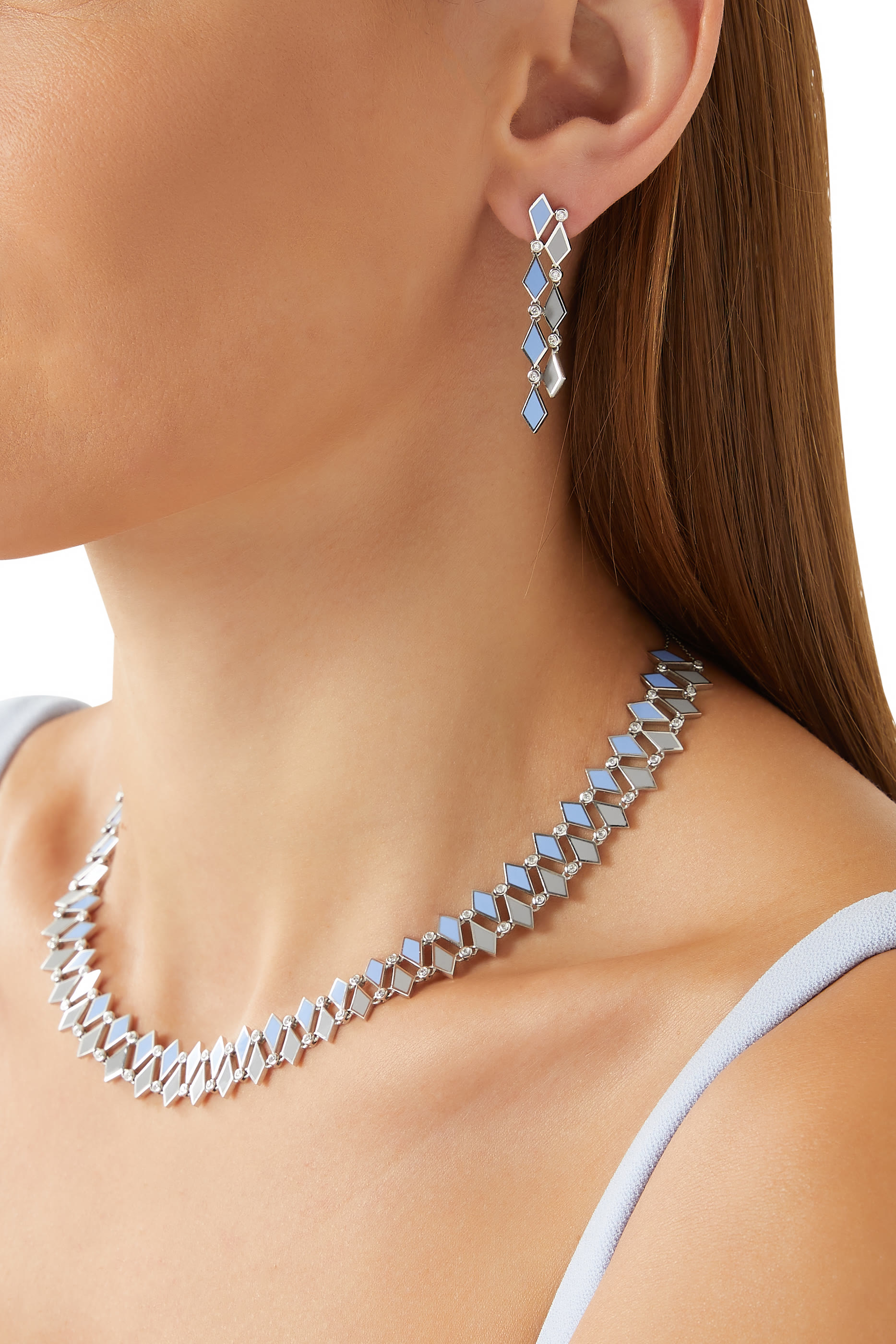 قلادة رقبة موزاييك بطبقتين مرصعتين بالألماس ذهب أبيض عيار 18