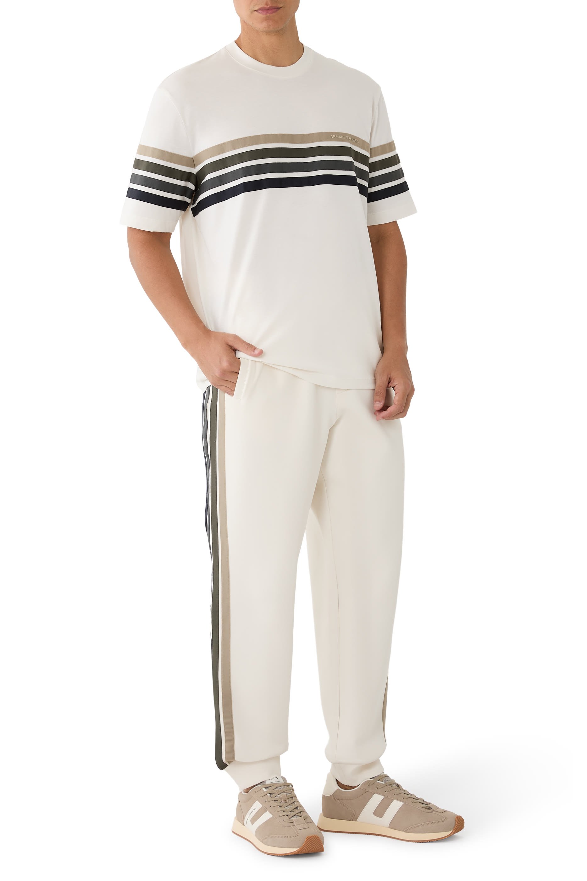 بنطال رياضي يحافظ على شكله