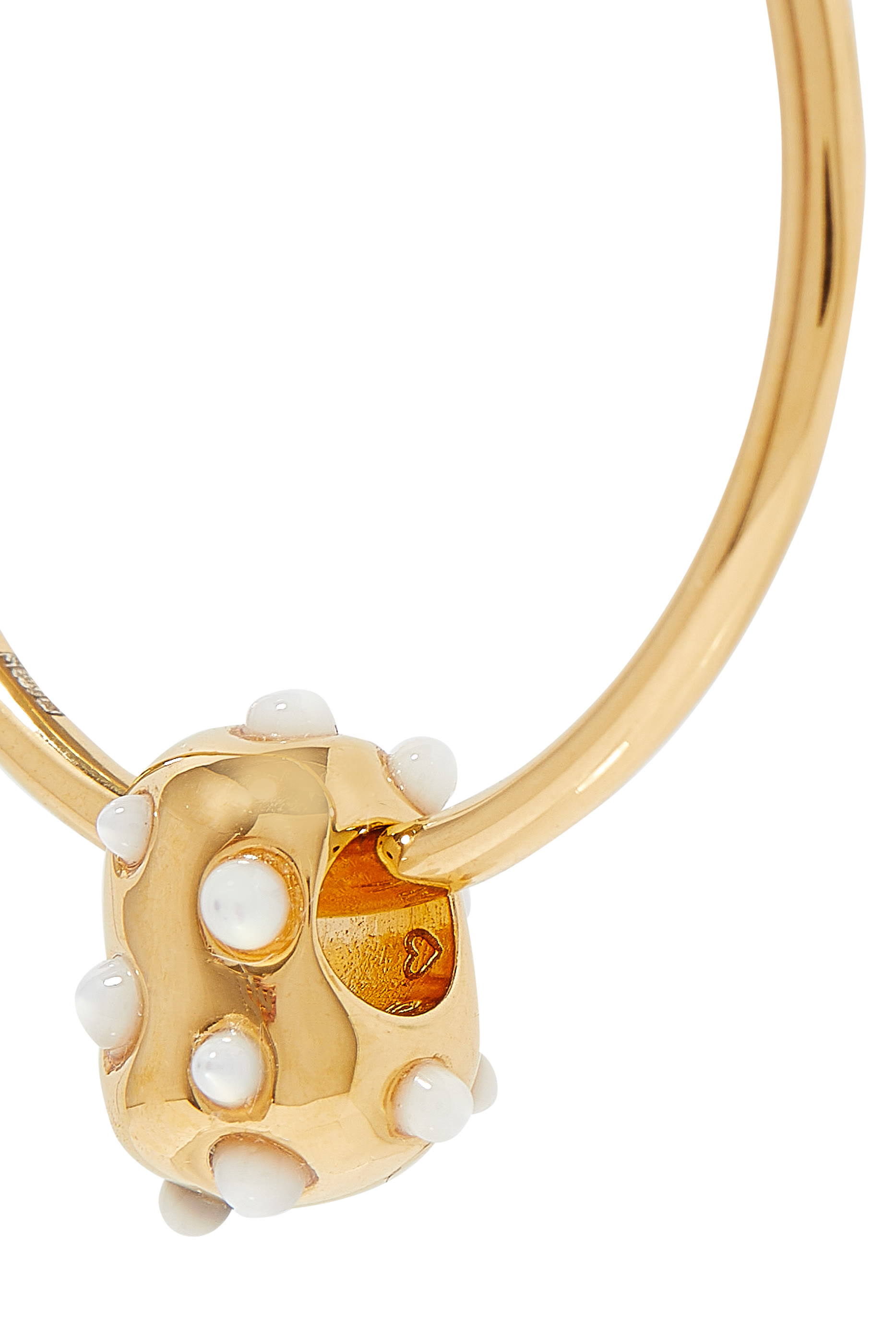 أقراط دائرية متوسطة أباكس ناغيت بحلية مرصعة بعرق اللؤلؤ، فضة إسترلينية معاد تدويرها مطلية بذهب عيار 18 قيراط معاد تدويره