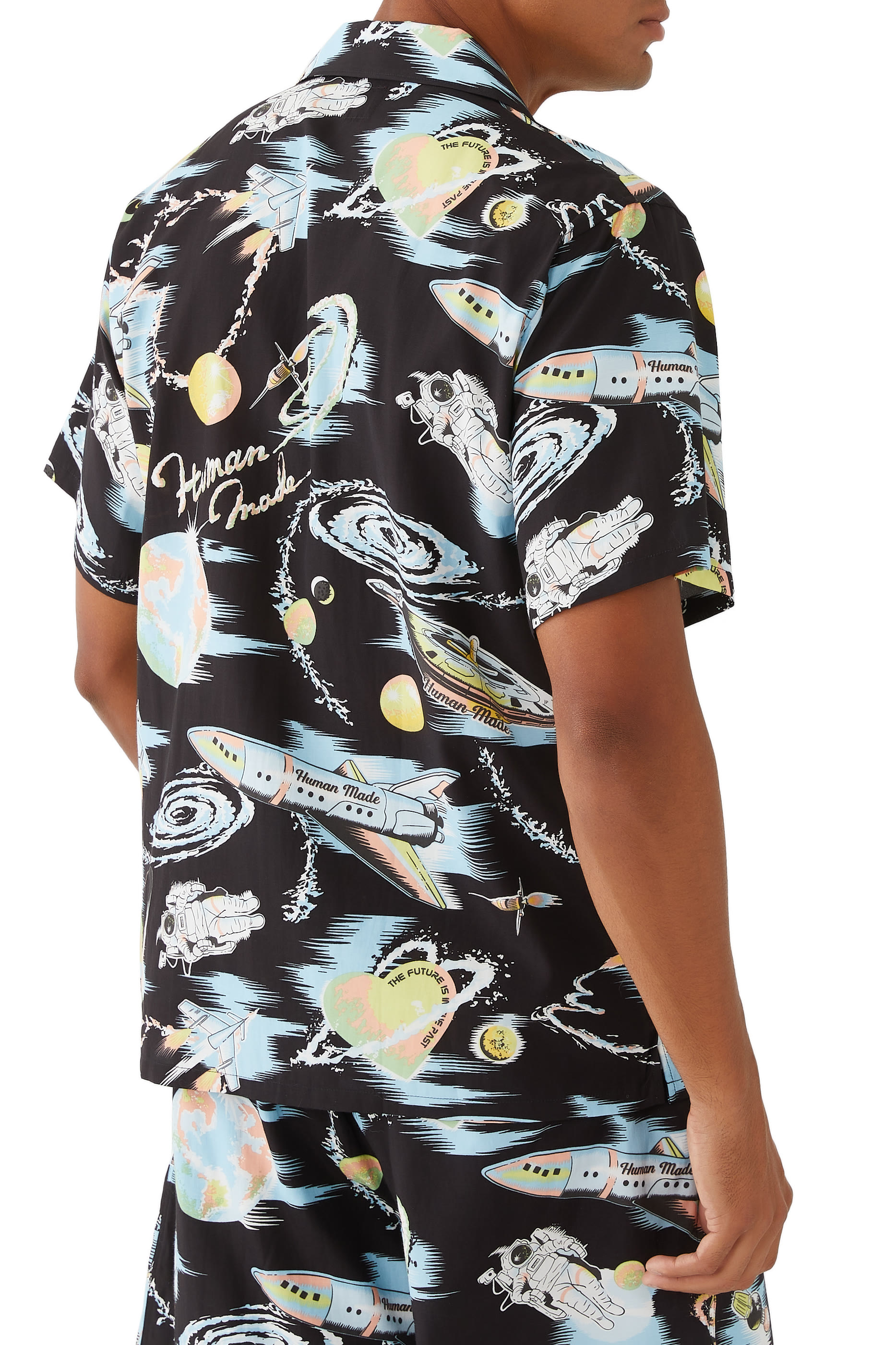 قميص ألوها بنقشة غرافيكية