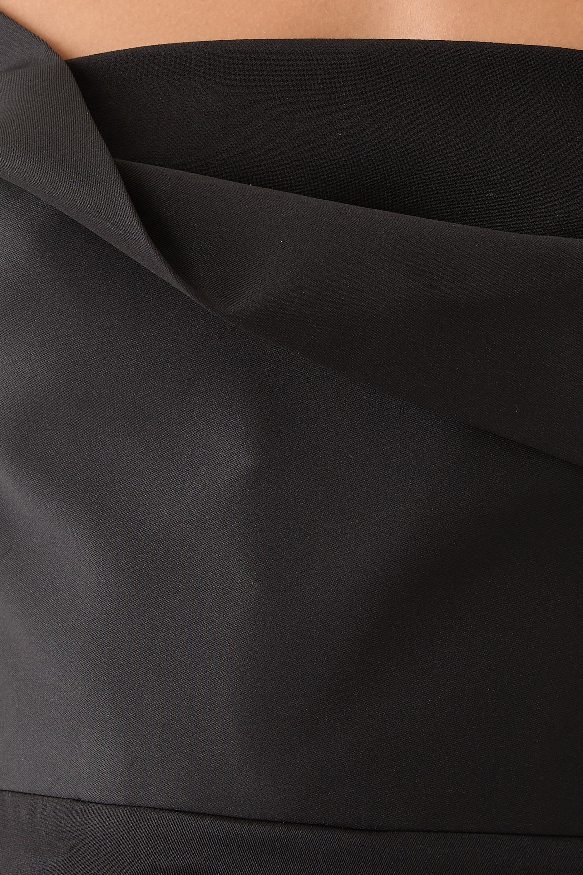 فستان سهرة بلا حمالات تفتا