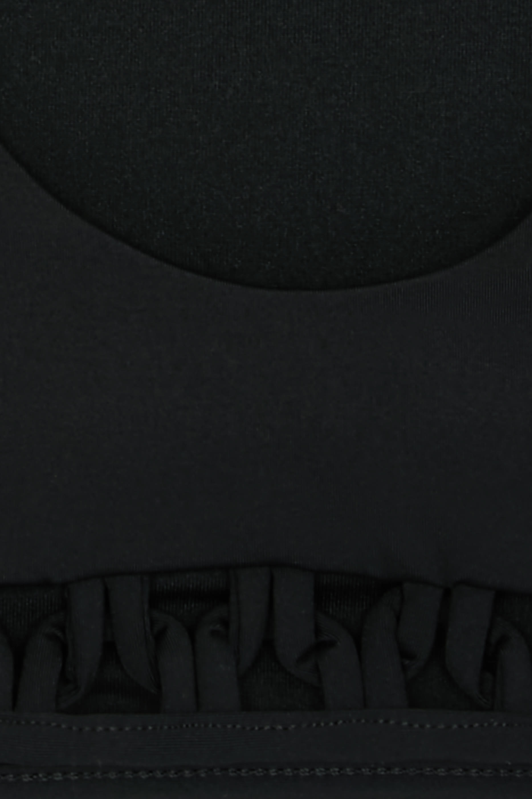 بلوزة إمالي بلا أكمام