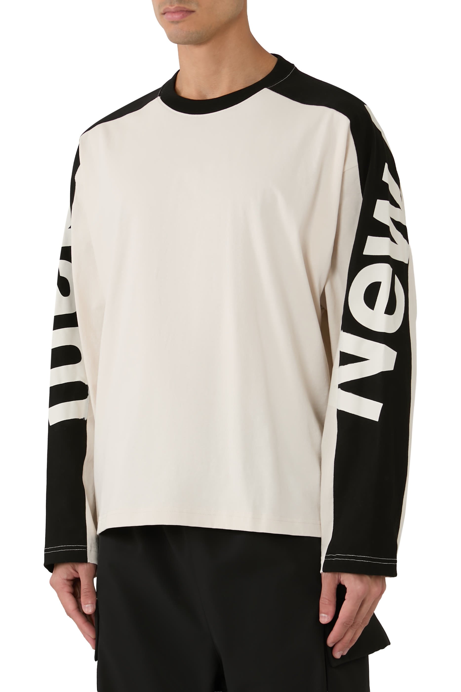 تيشيرت بأكمام طويلة بشعار الماركة