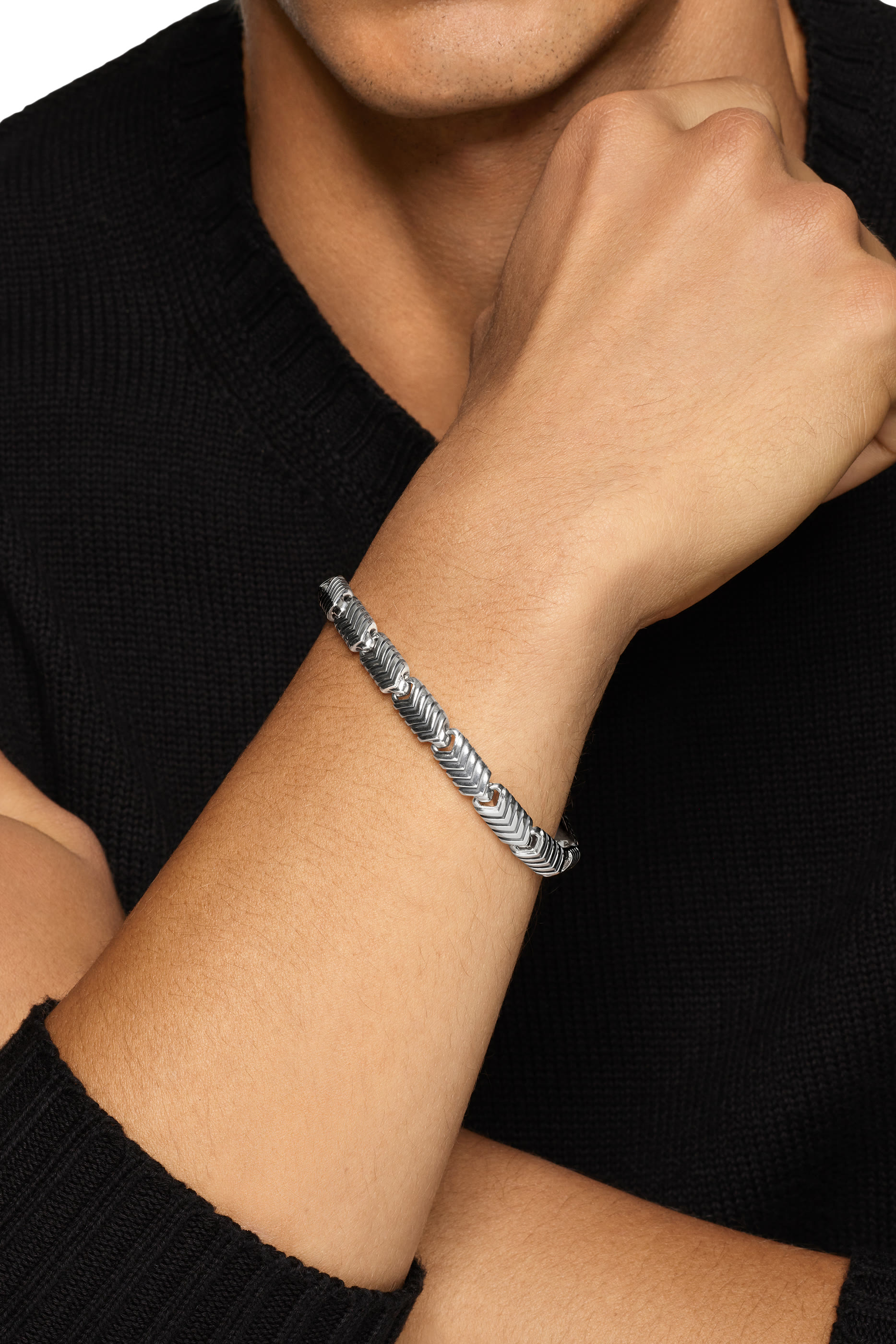 سوار شيفرون بتصميم حلقات، فضة استرلينية