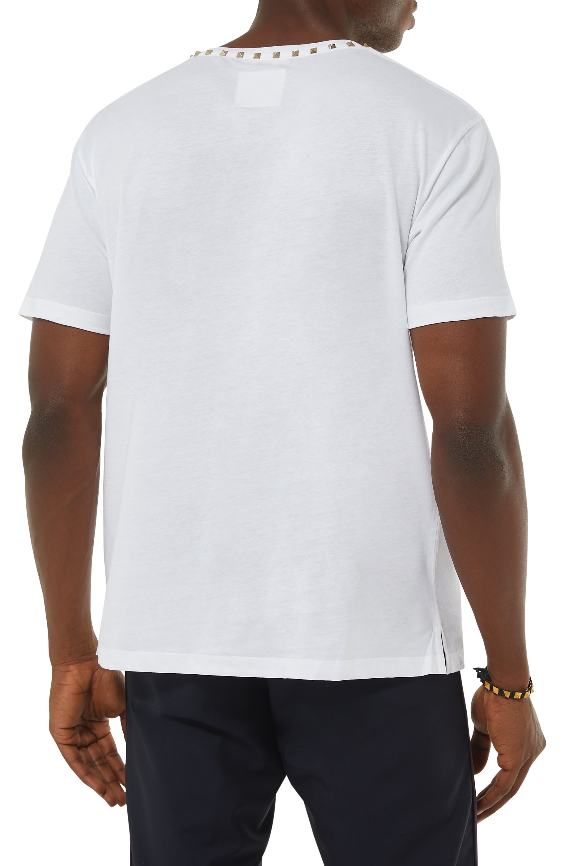 تيشيرت أن تايتلد مزين بحلي هرمية