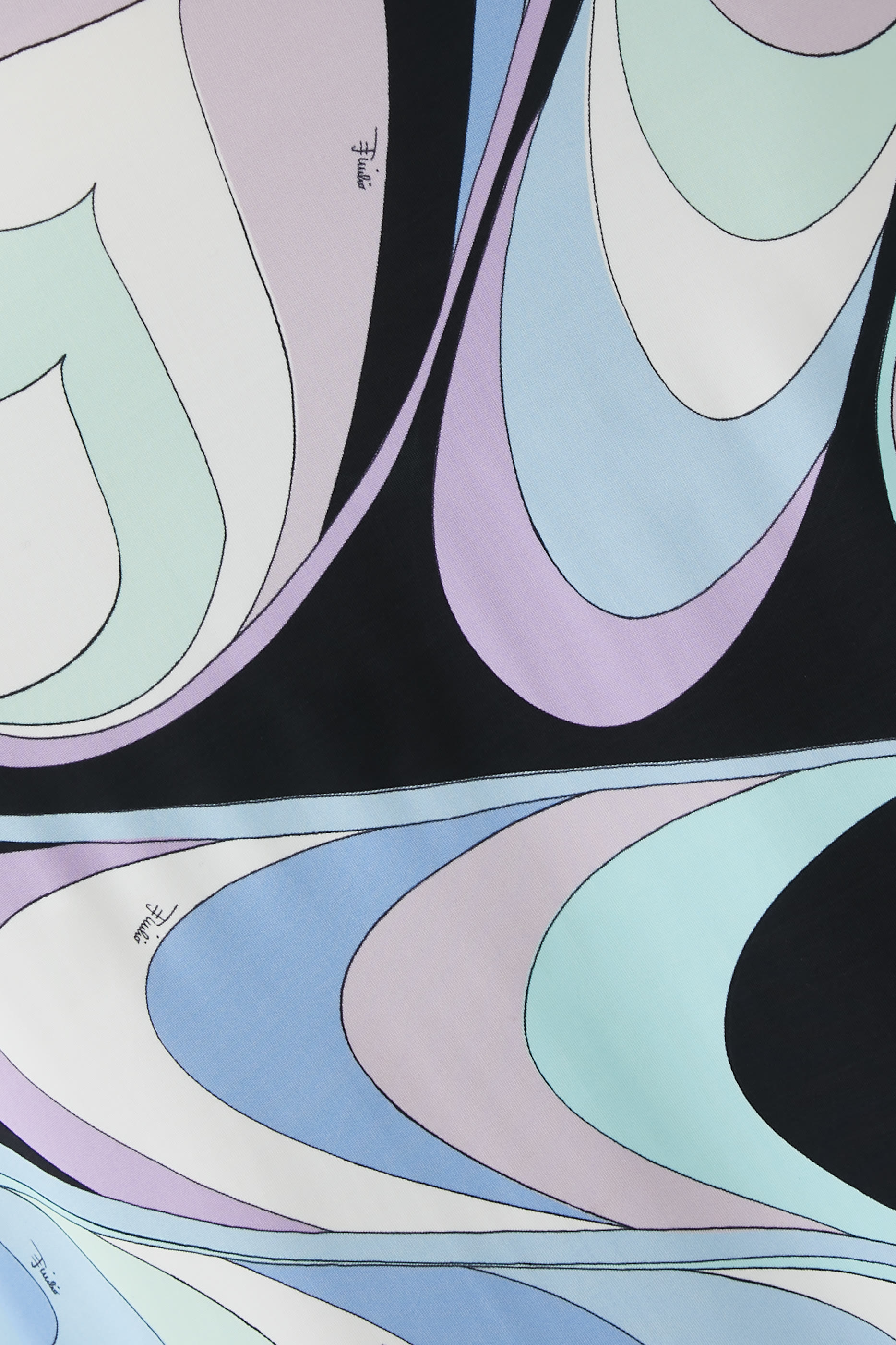 تنورة بطبعة أوندي