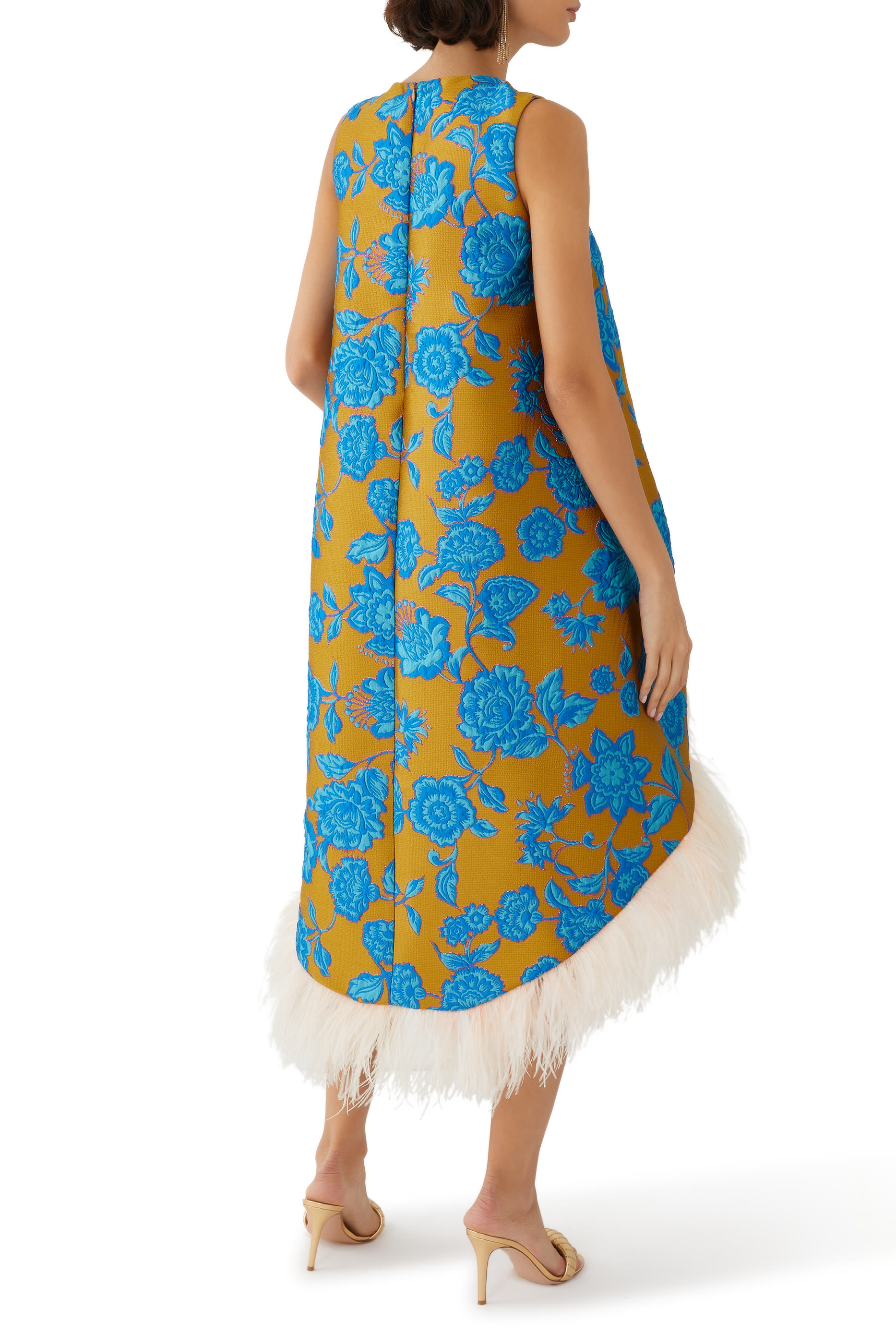 فستان لا سكالا مرتفع مع ريش