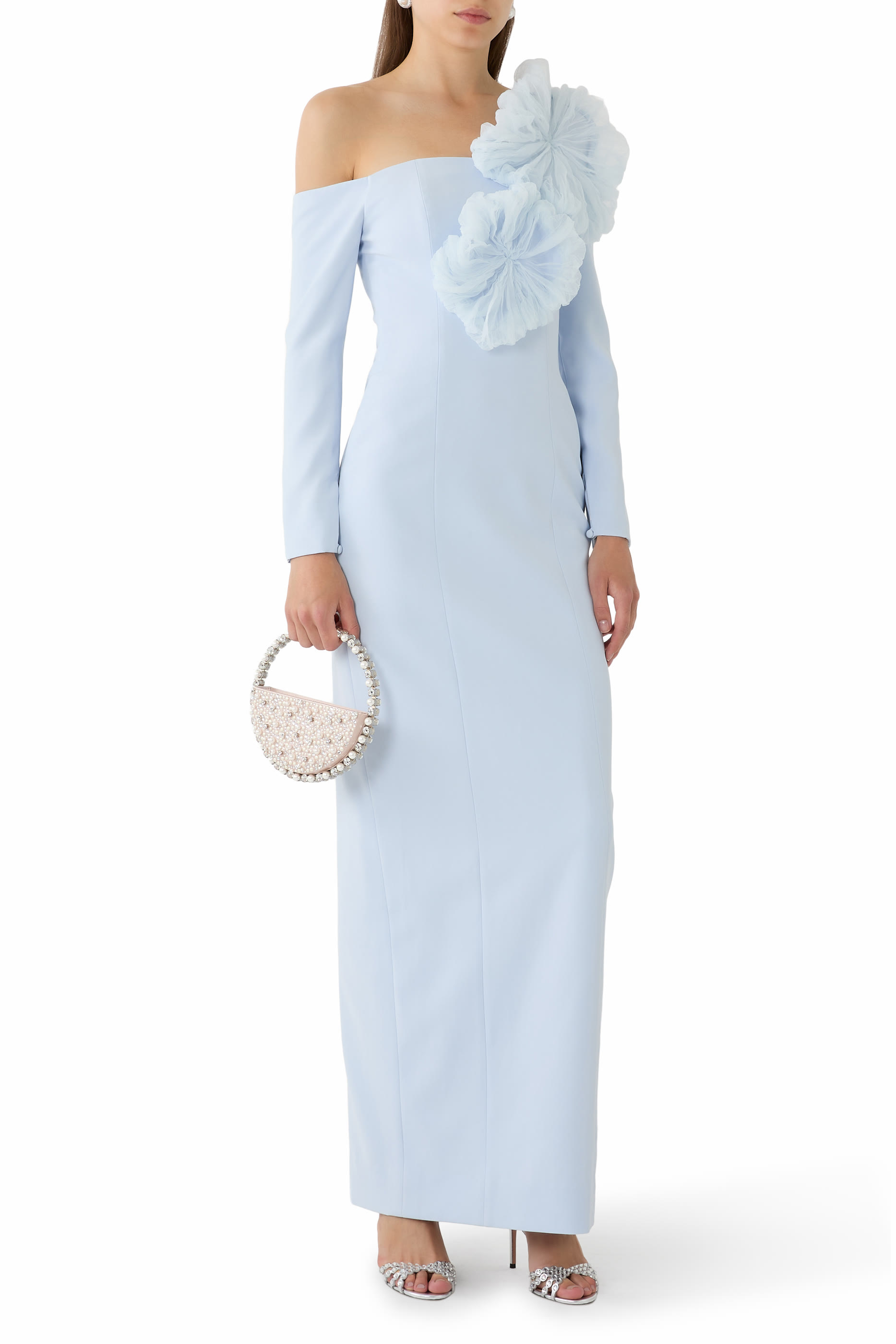 فستان سهرة بأكتاف مكشوفة