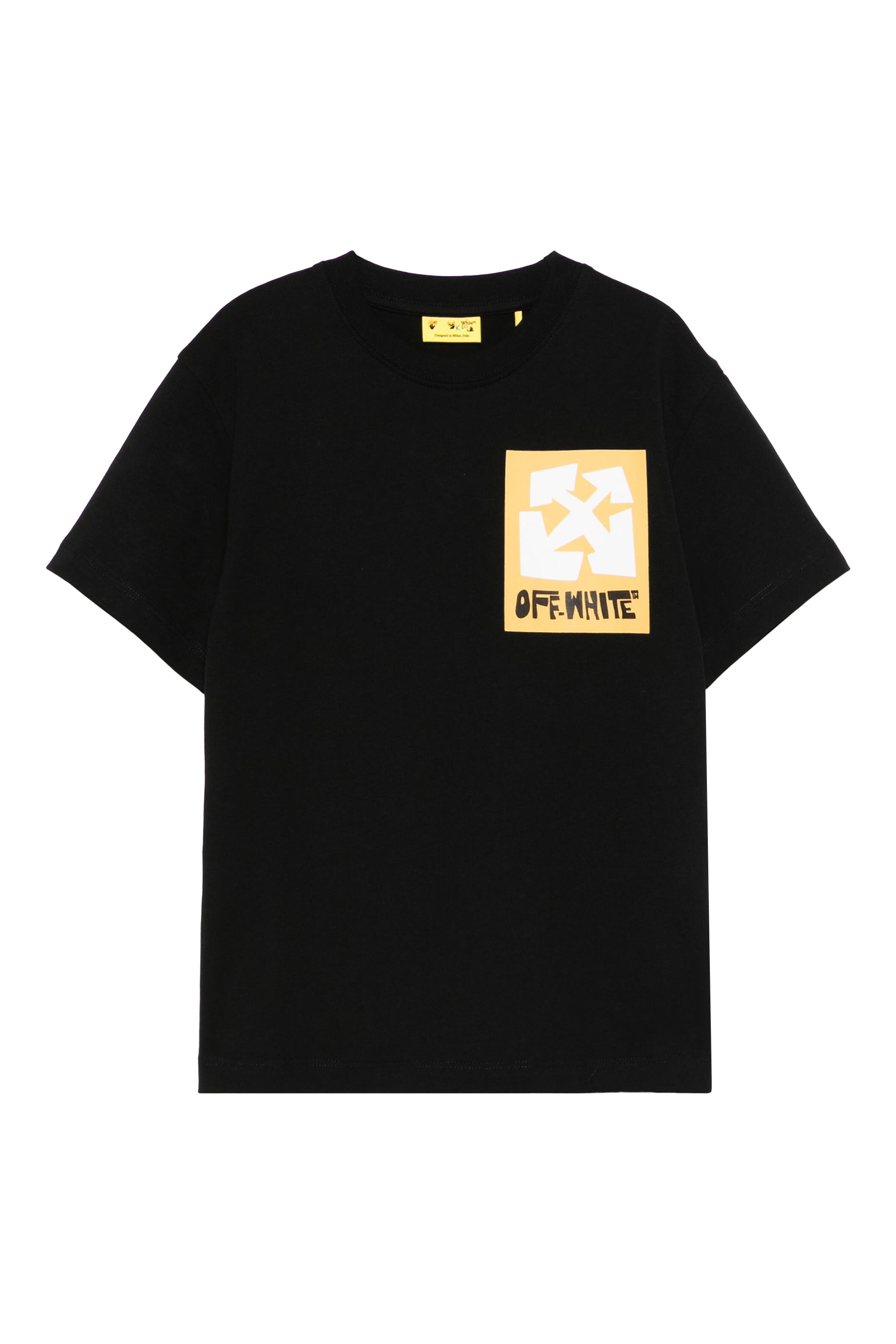 تيشيرت بملصق كبير بشعار الماركة للأطفال