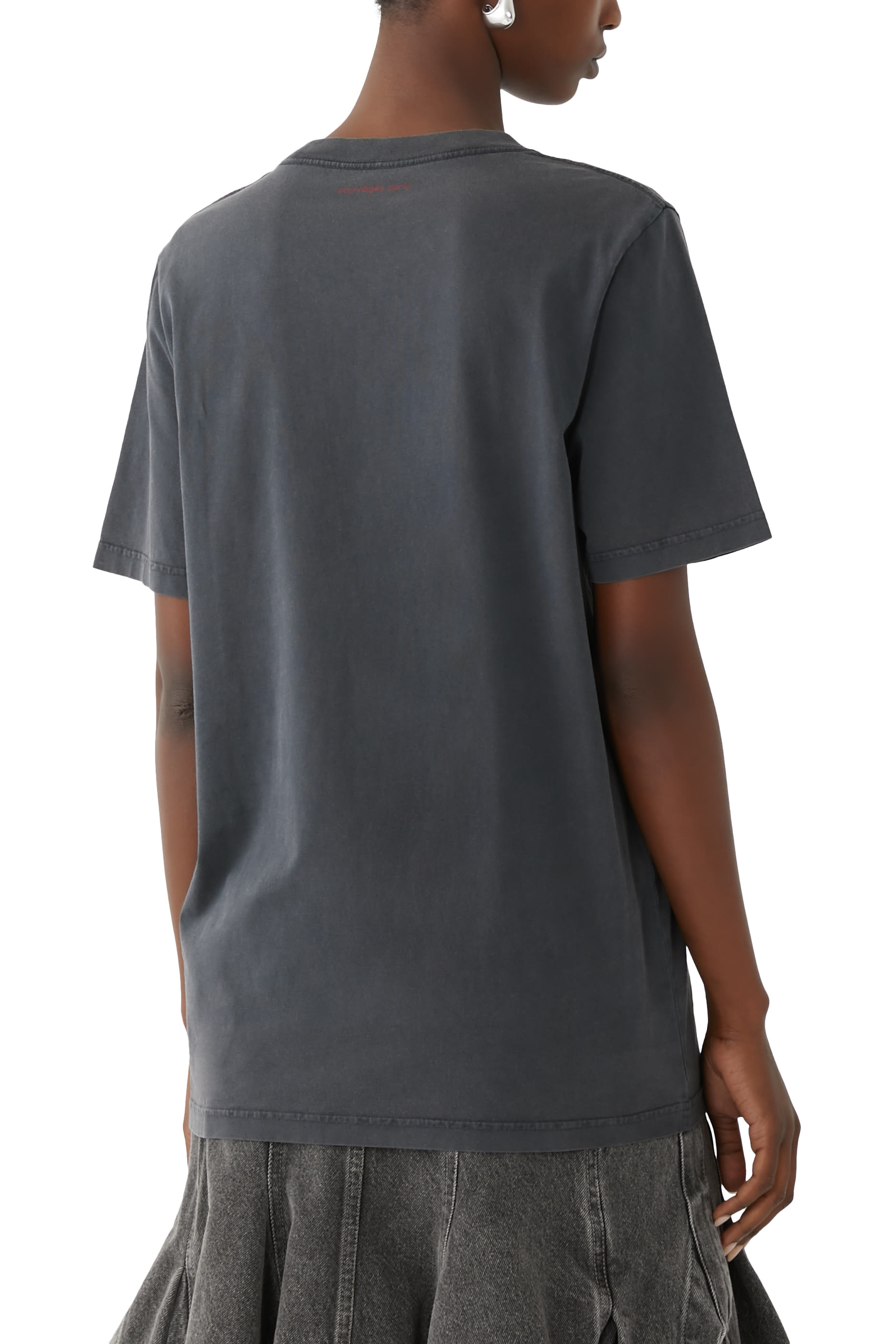 تيشيرت ايه سي بنقشة وأحجار