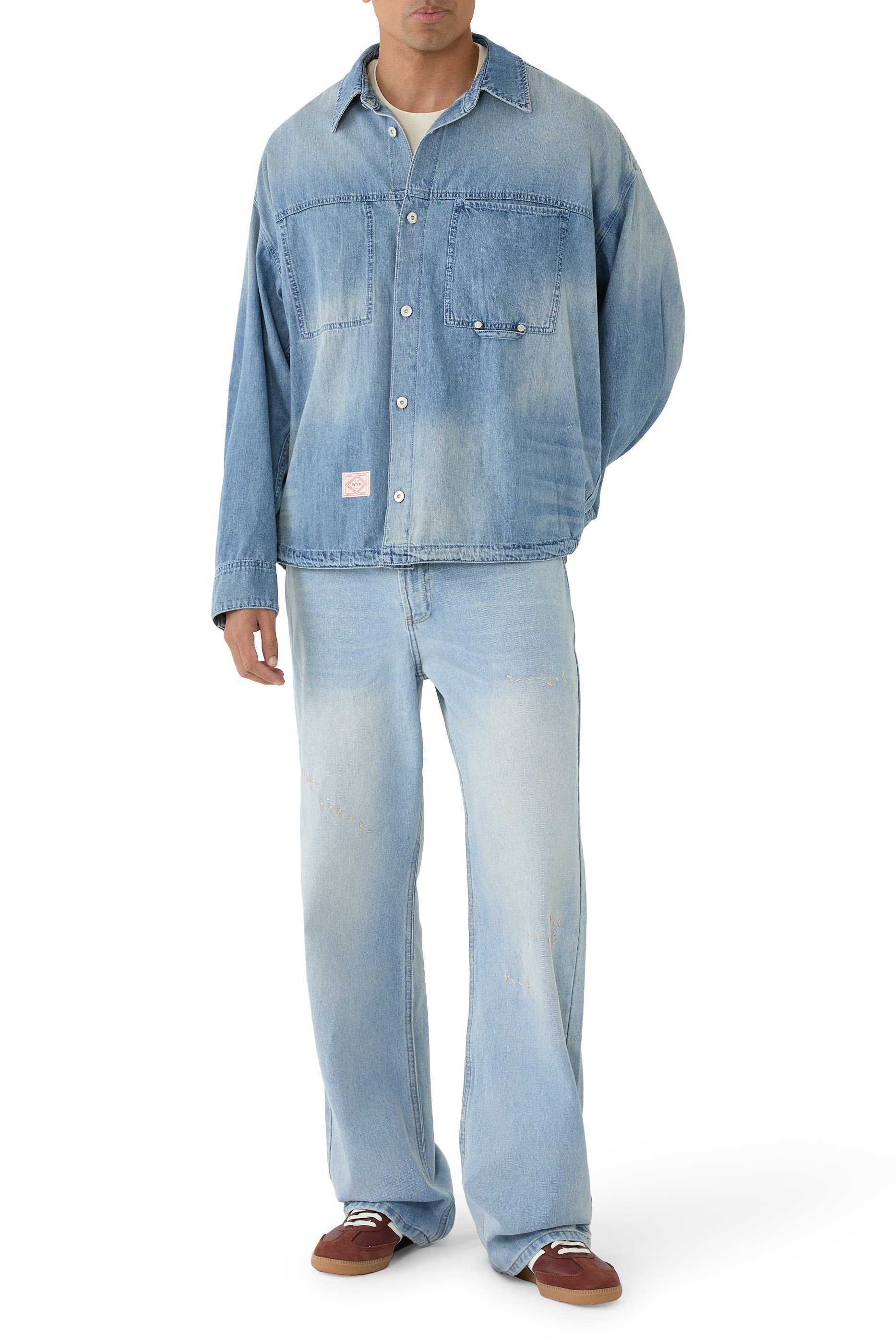 قميص بشعار الماركة دنيم